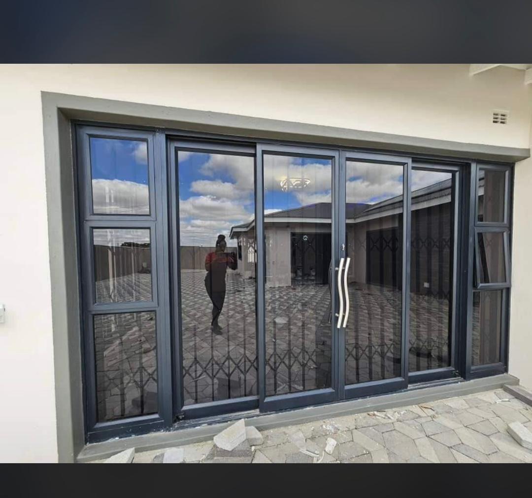 MOLEN Aluminum and joinery Facebook ad: Trusted experts in aluminium & interiors