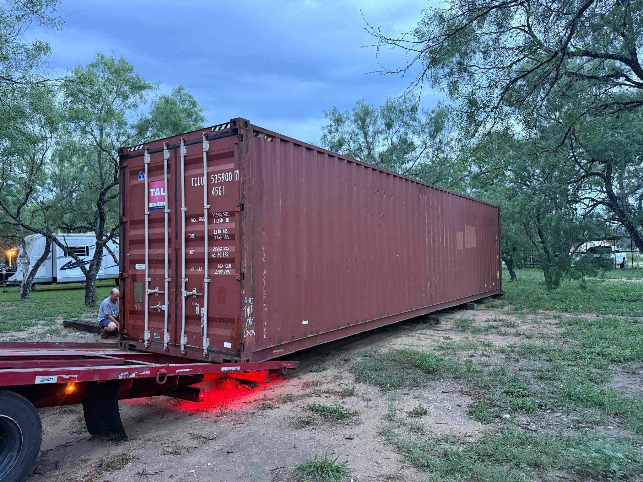 Ram Alvarez Facebook ad: 40ft high cubes SHIPPING CONTAINERS BEST PRICES (HABLAMOS…