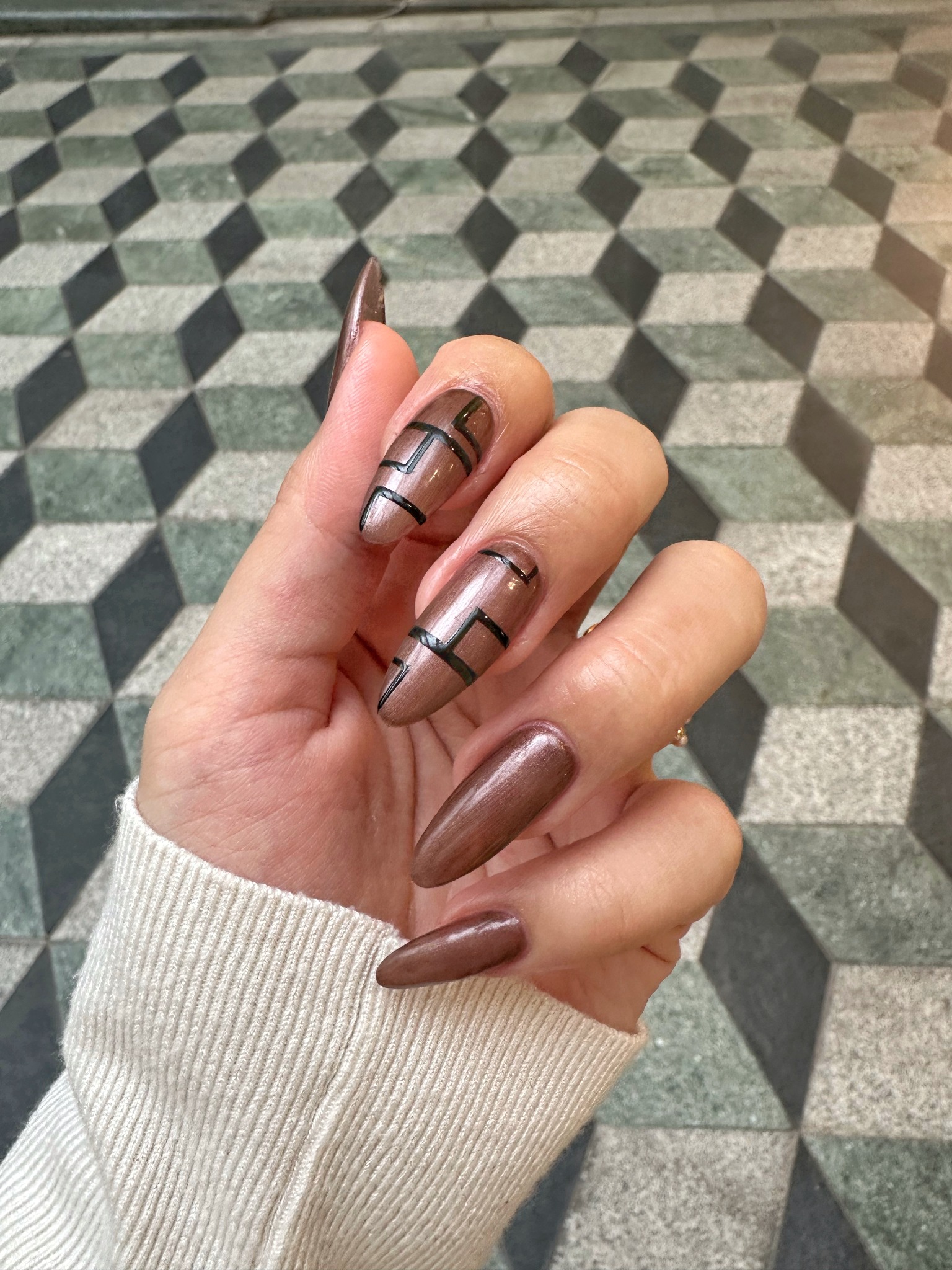 Feminity Nails & Lashes - Lausanne Facebook ad