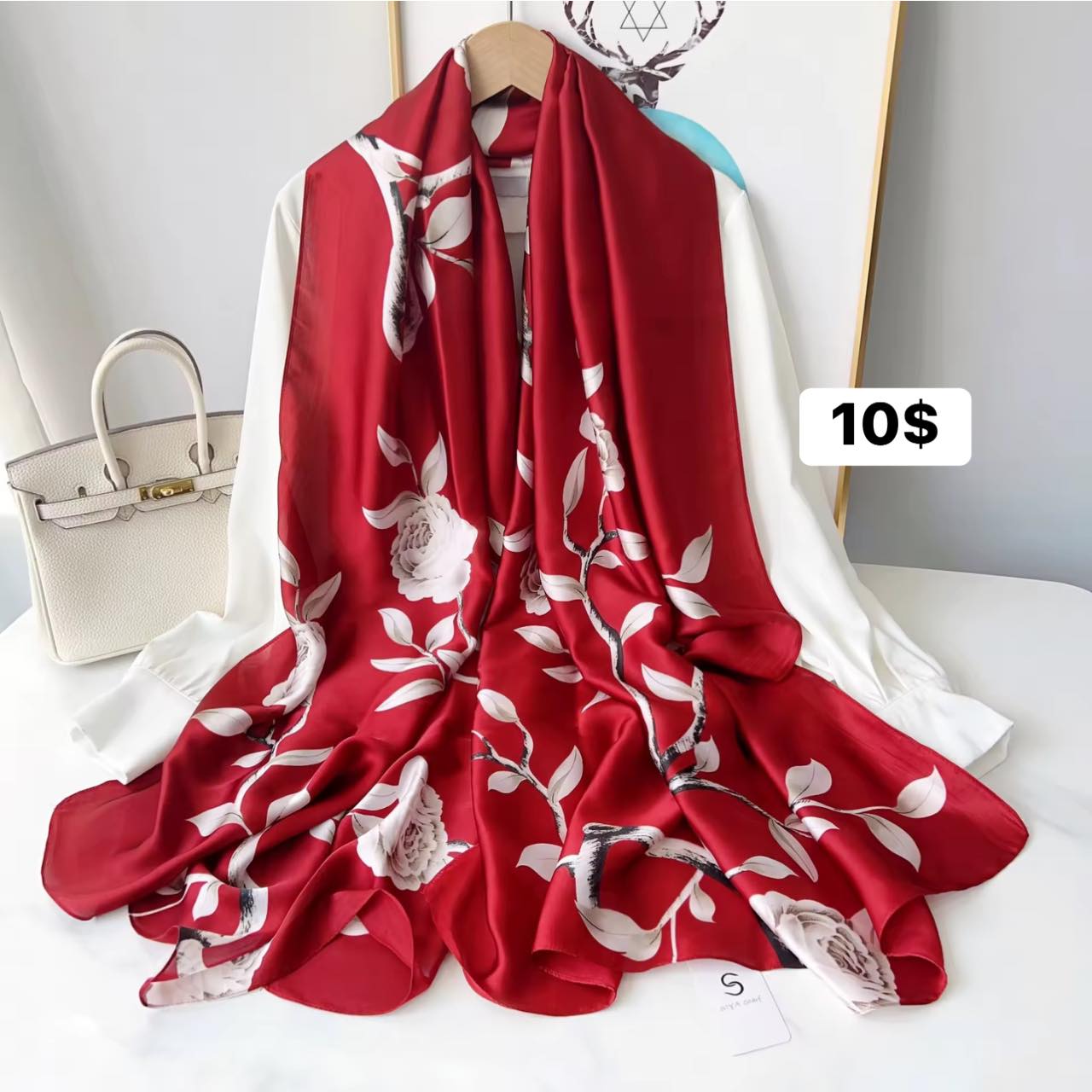 FM Store Facebook ad: Nos foulards en Soie, encore et Toujours