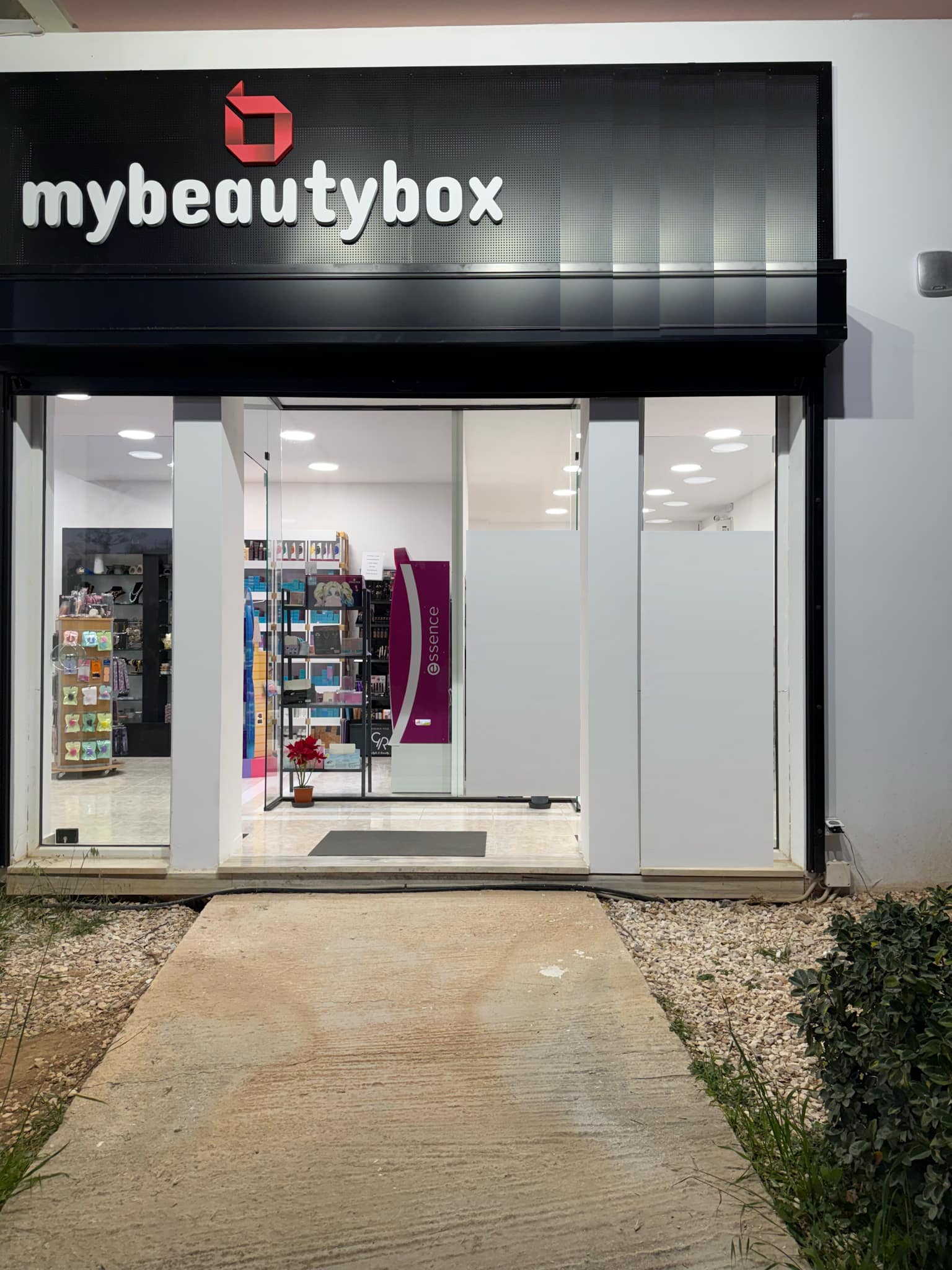 mybeautybox.gr Facebook ad from Jun 8, 2025