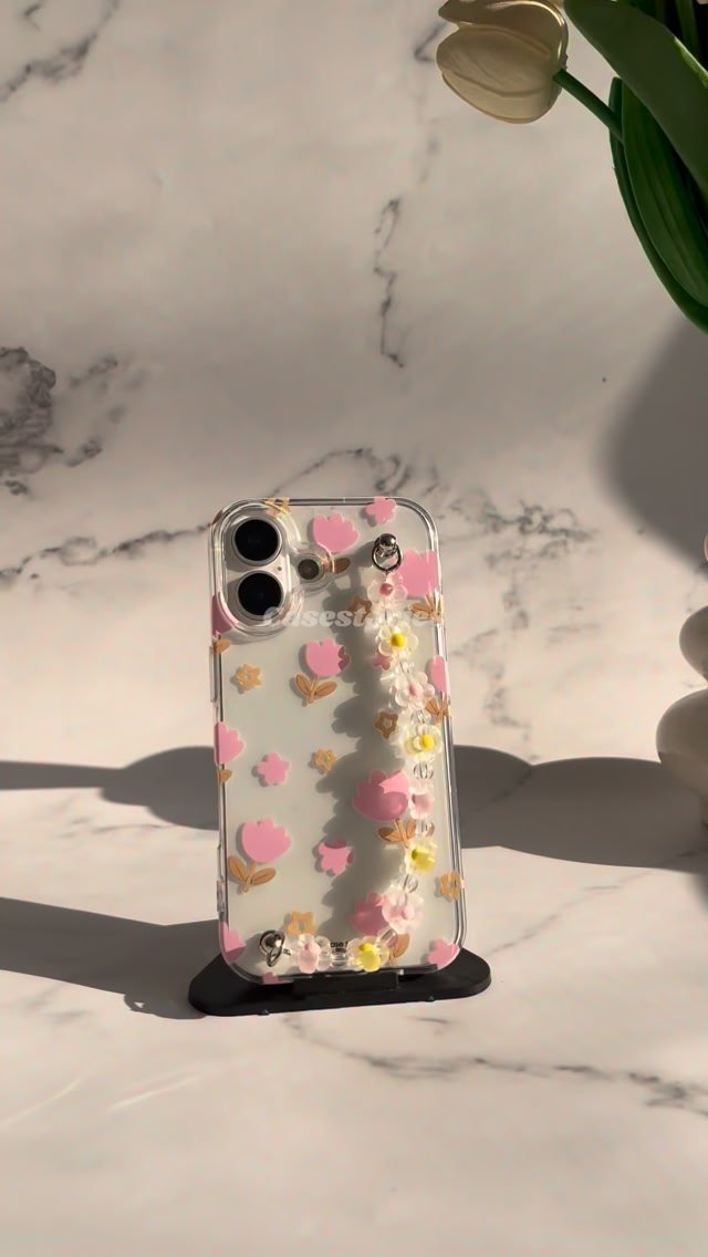 case_stories05 Facebook ad: Petals, pearls & pretty vibes