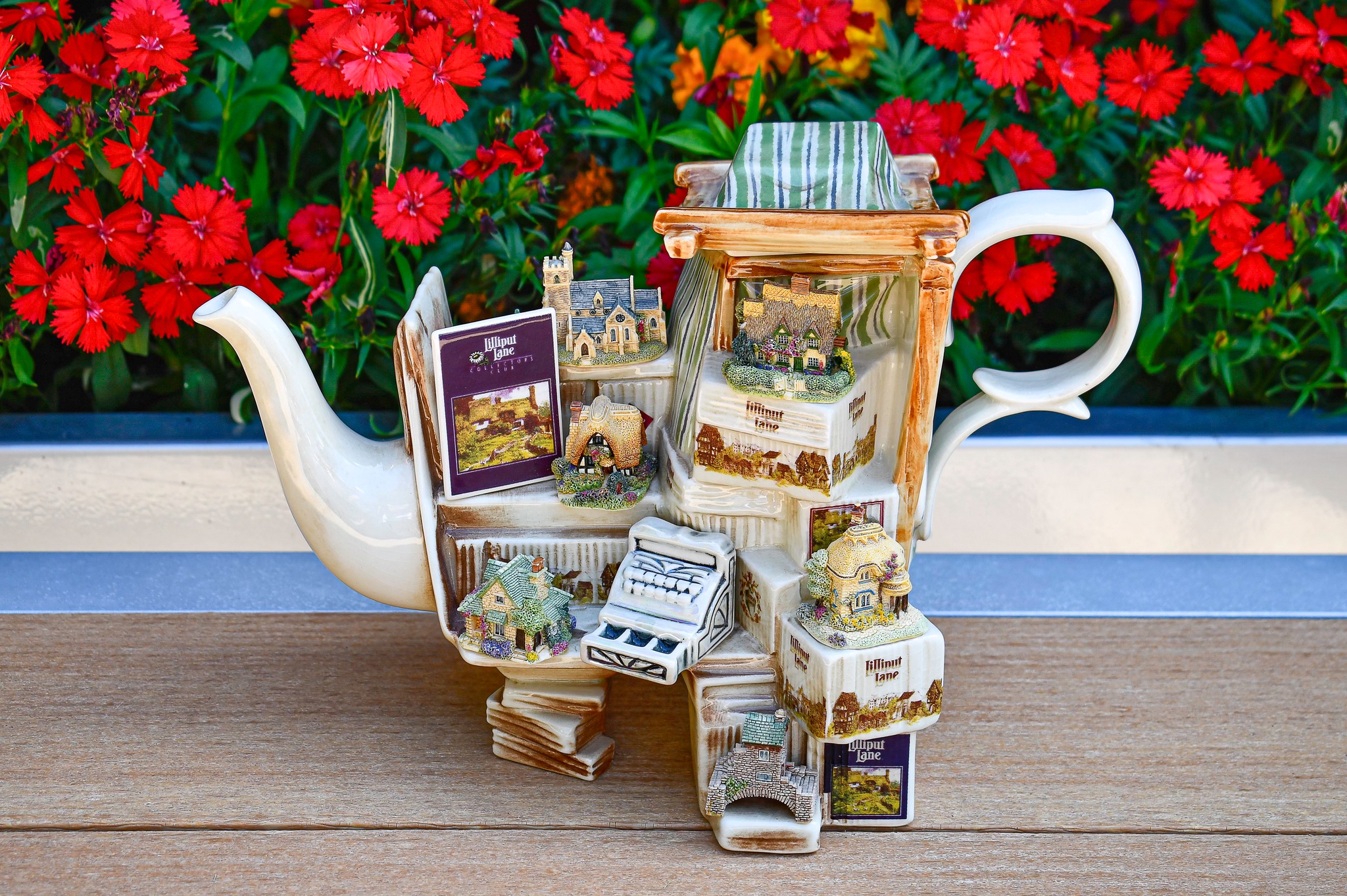 Courtland Prince Facebook ad: Collectible Paul Cardew Lilliput Lane Market Stall Teapot