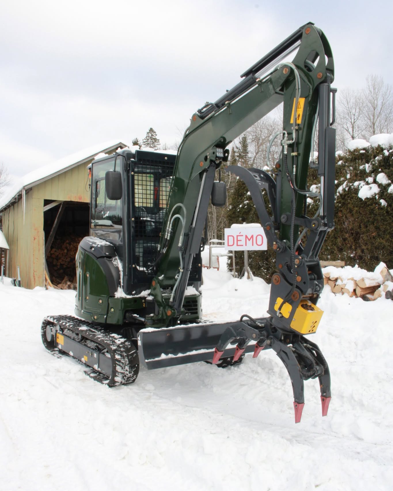 Vallée Équipement Forestier Facebook ad: Mini-excavatrice Bulldog 3,5 tonnes