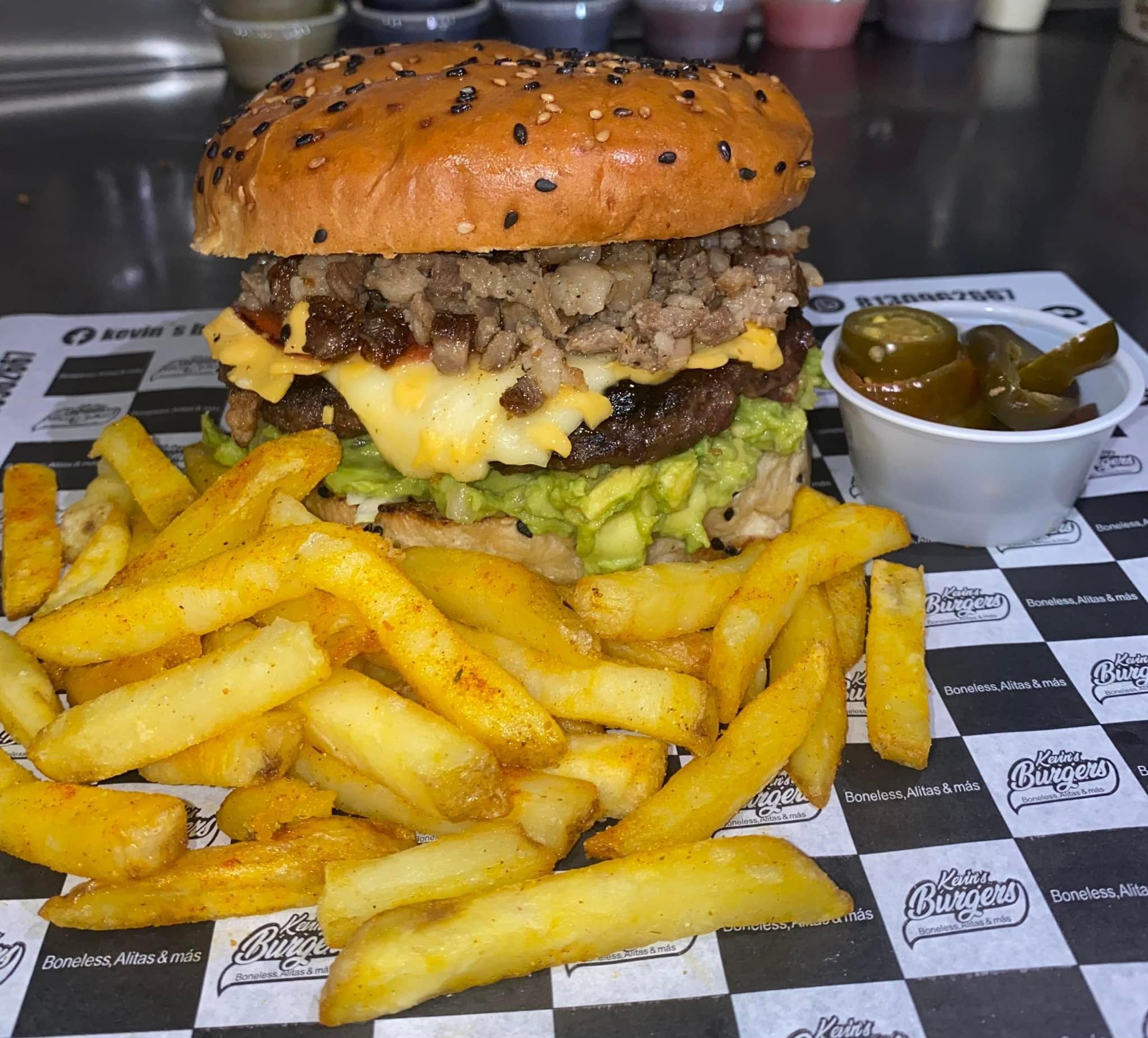 Kevin’s Burgers Facebook ad: Si quieres cenar rico pide Gran variedad de…