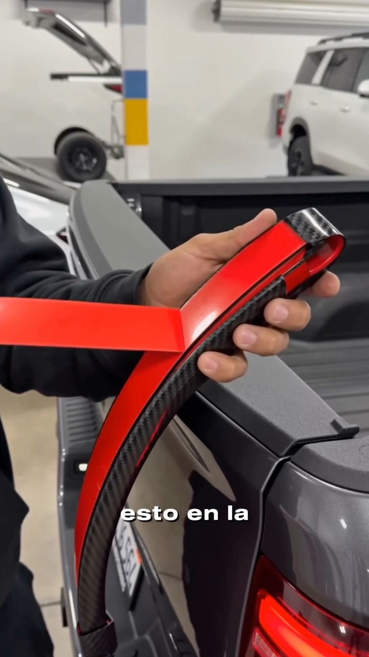 AutoZone Ecuador Facebook ad: DALE A TU CAMIONETA UNA PRESENCIA QUE SE…