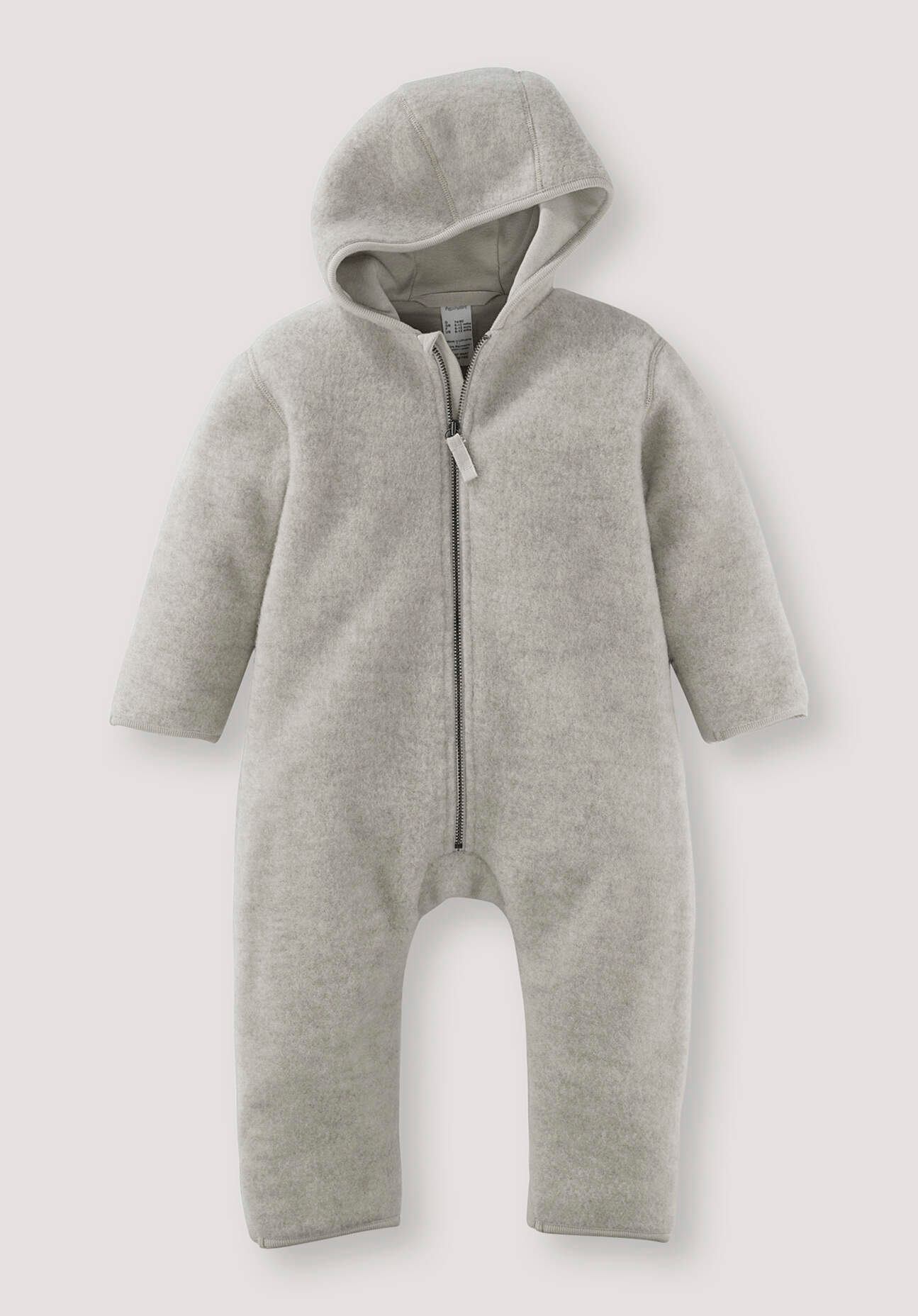 hessnatur Facebook ad: Wärmende Designs vom Overall bis zur Hose.