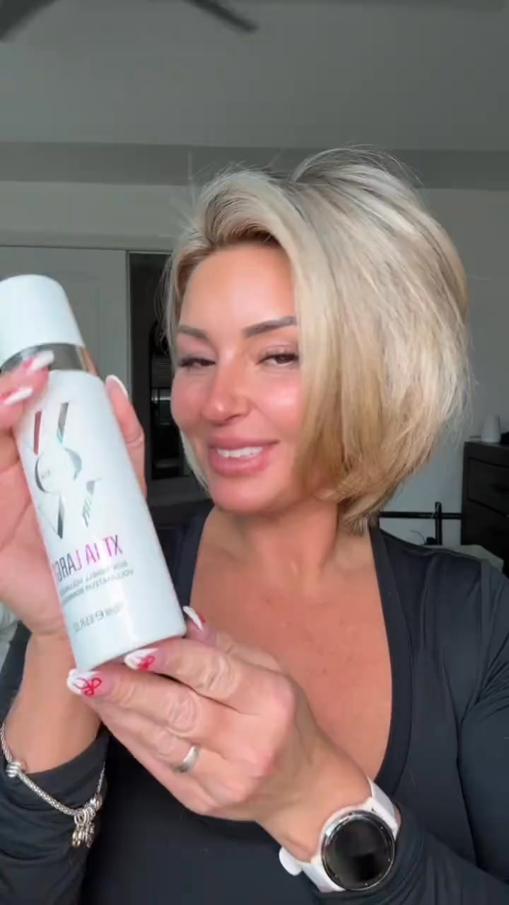 Color Wow Facebook ad: Xtra Large Bombshell Volumizer | Big, Instant Volume!