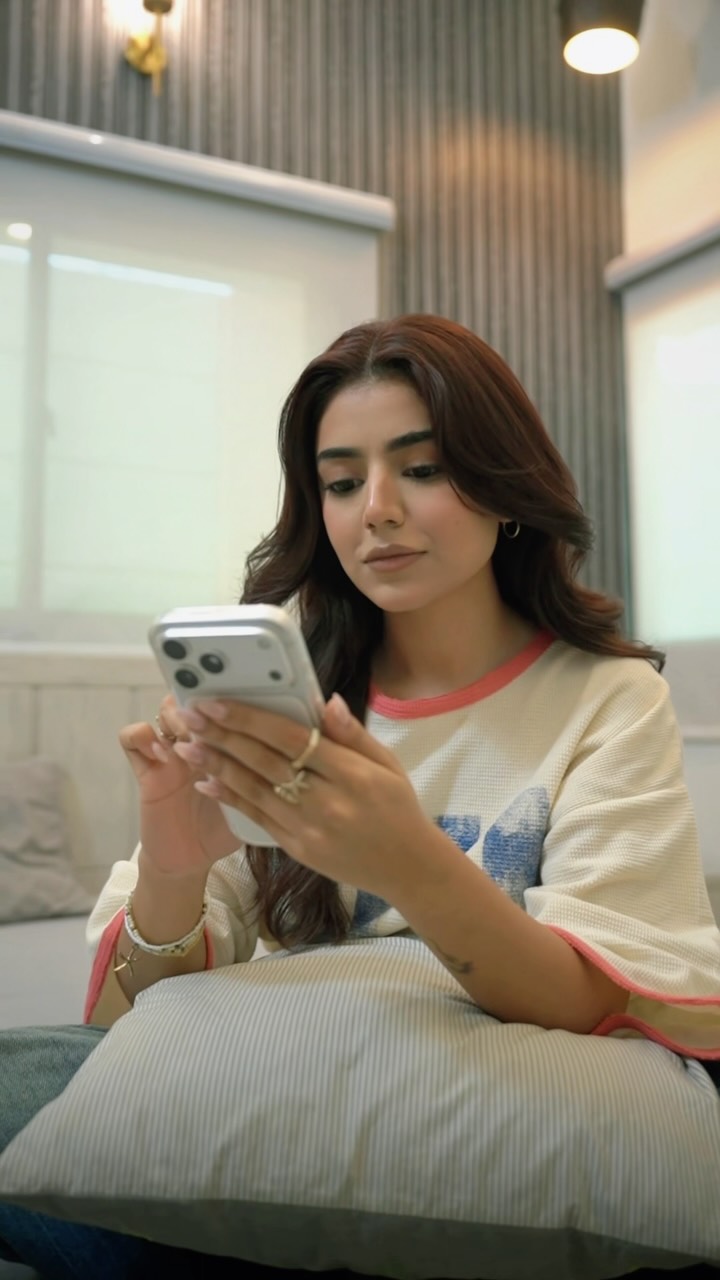 Daraz Online Shopping Facebook ad: Ab me smart hogyi hoon because now i…