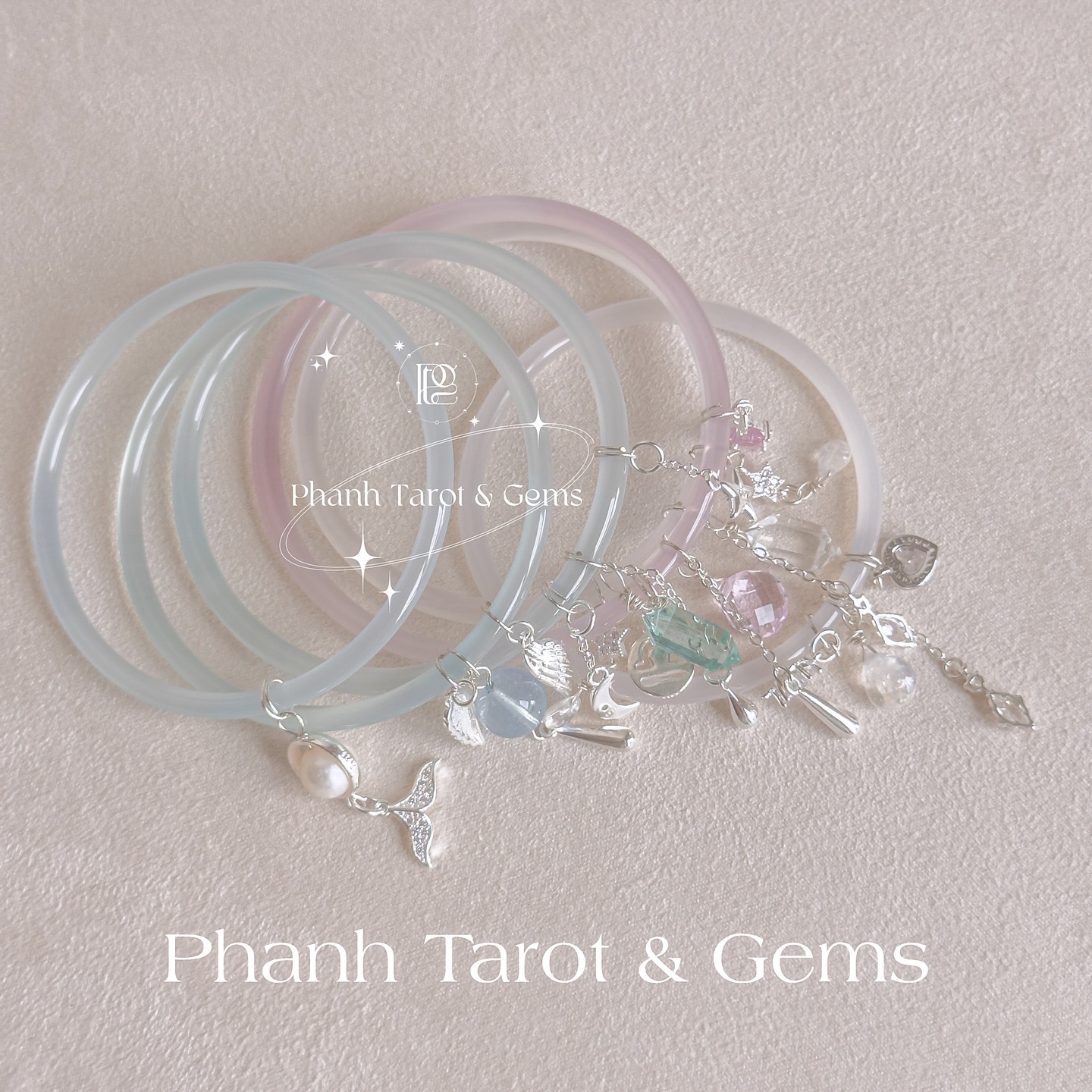 Phanh Tarot & Gems 2 Facebook ad