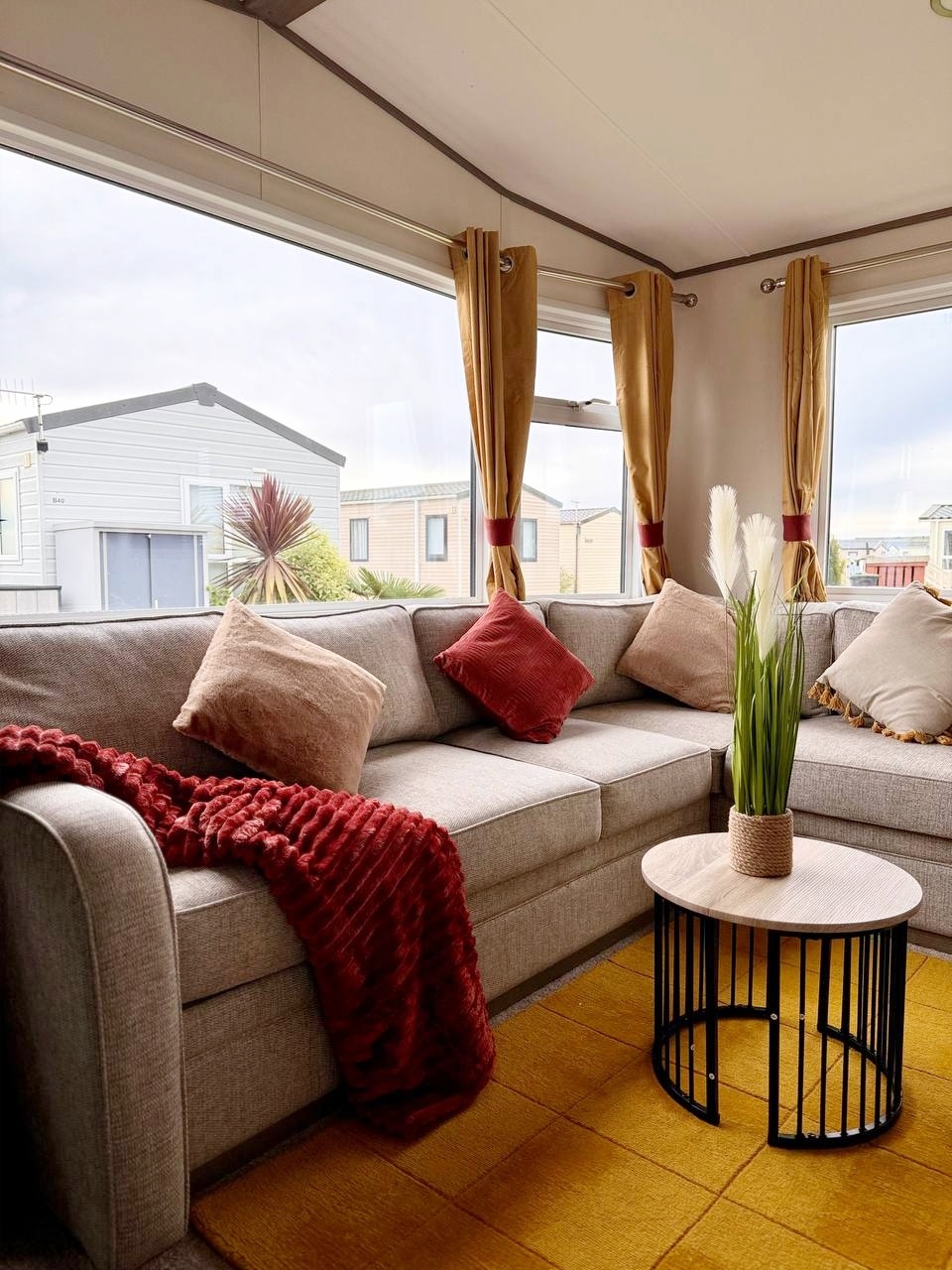 Kortissi Holiday Homes Durdle Door Facebook ad