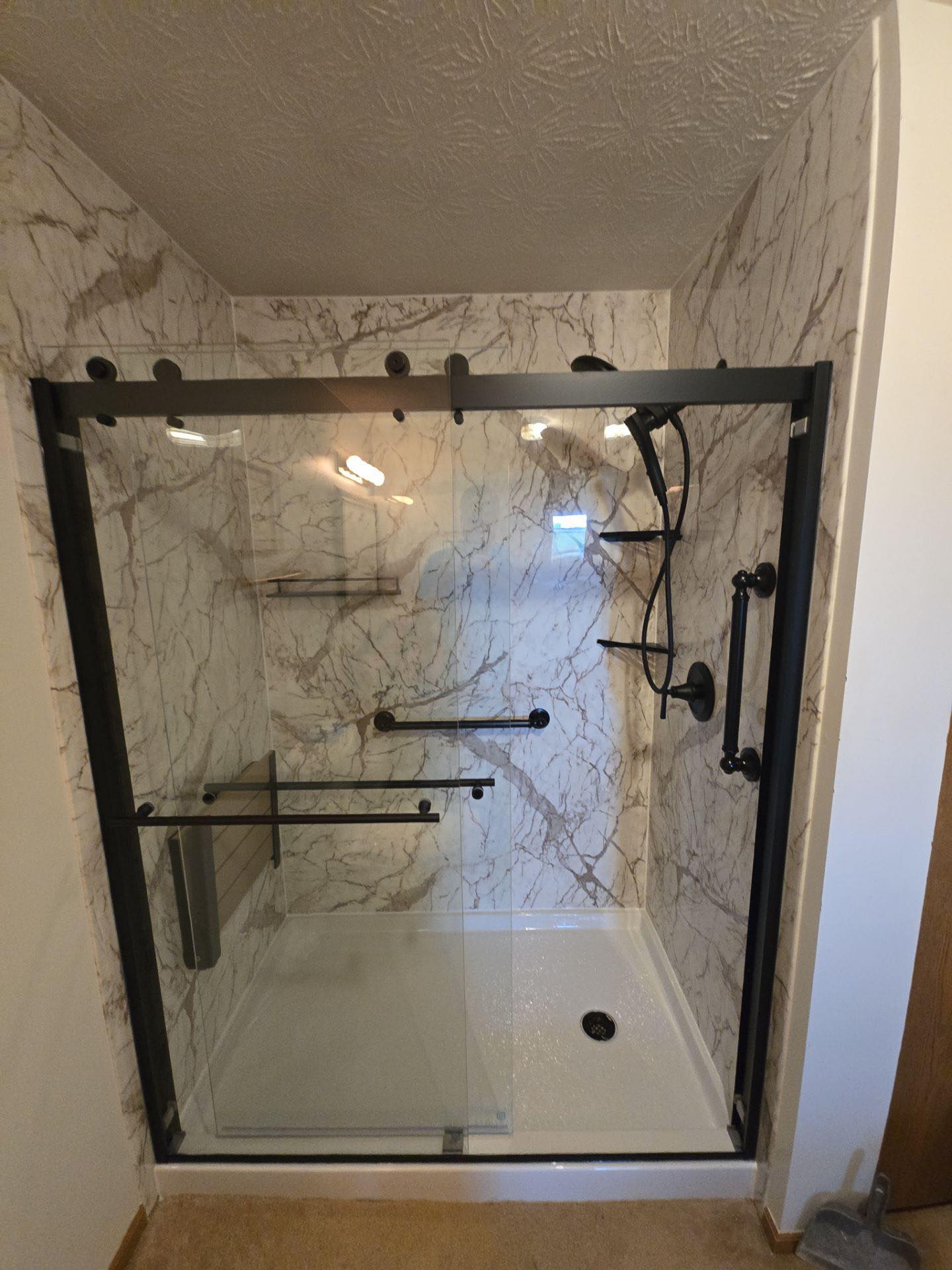 Otterly Baths - Cincinnati/Dayton Facebook ad: Bathtub/Shower Remodeling / Lifetime Warranty