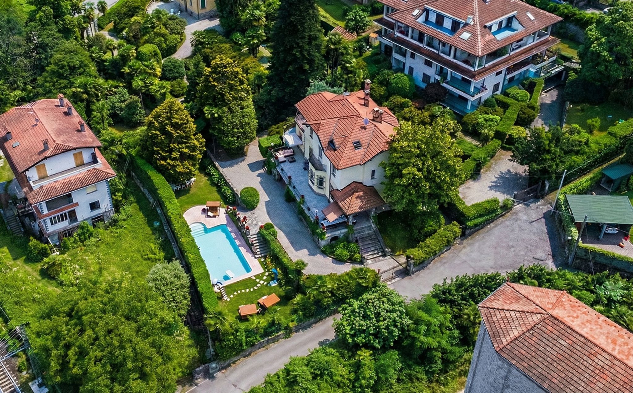 EV Lago Maggiore - Lago d'Orta Facebook ad: Elegante dimora storica con piscina a Stresa, a…