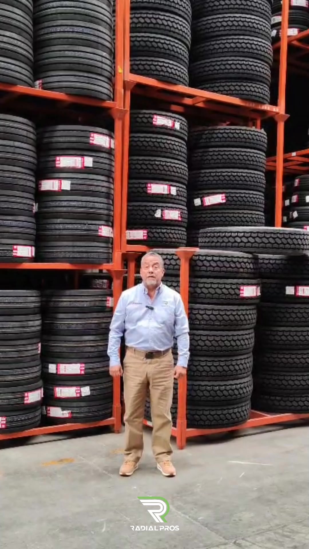 Radial Pros de México Facebook ad: Más llantas, más clientes, más ganancias.