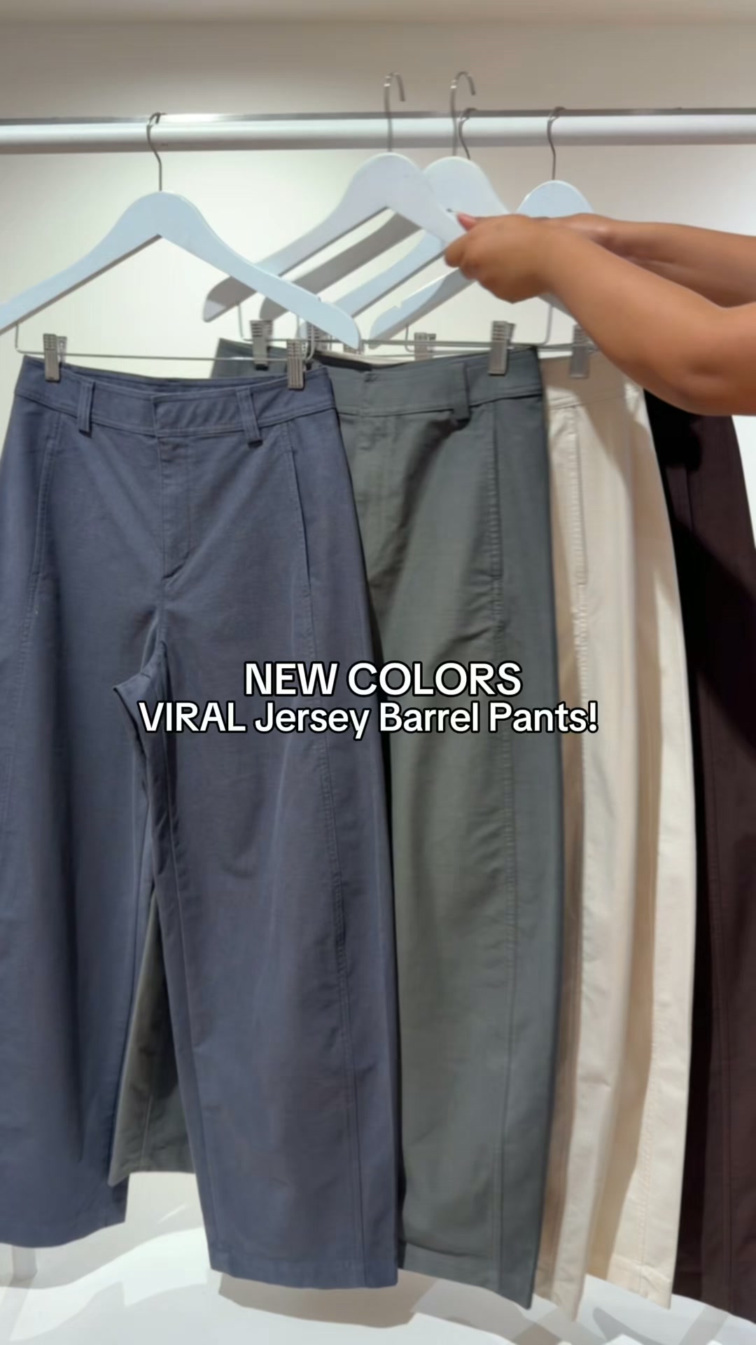 Uniqlo Indonesia Facebook ad: NEW COLORS ALERT: Jersey Barrel Pants favoritmu sekarang…
