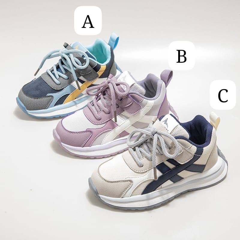 Pearl Baby Shoes and Accessories Facebook ad: Chat with us