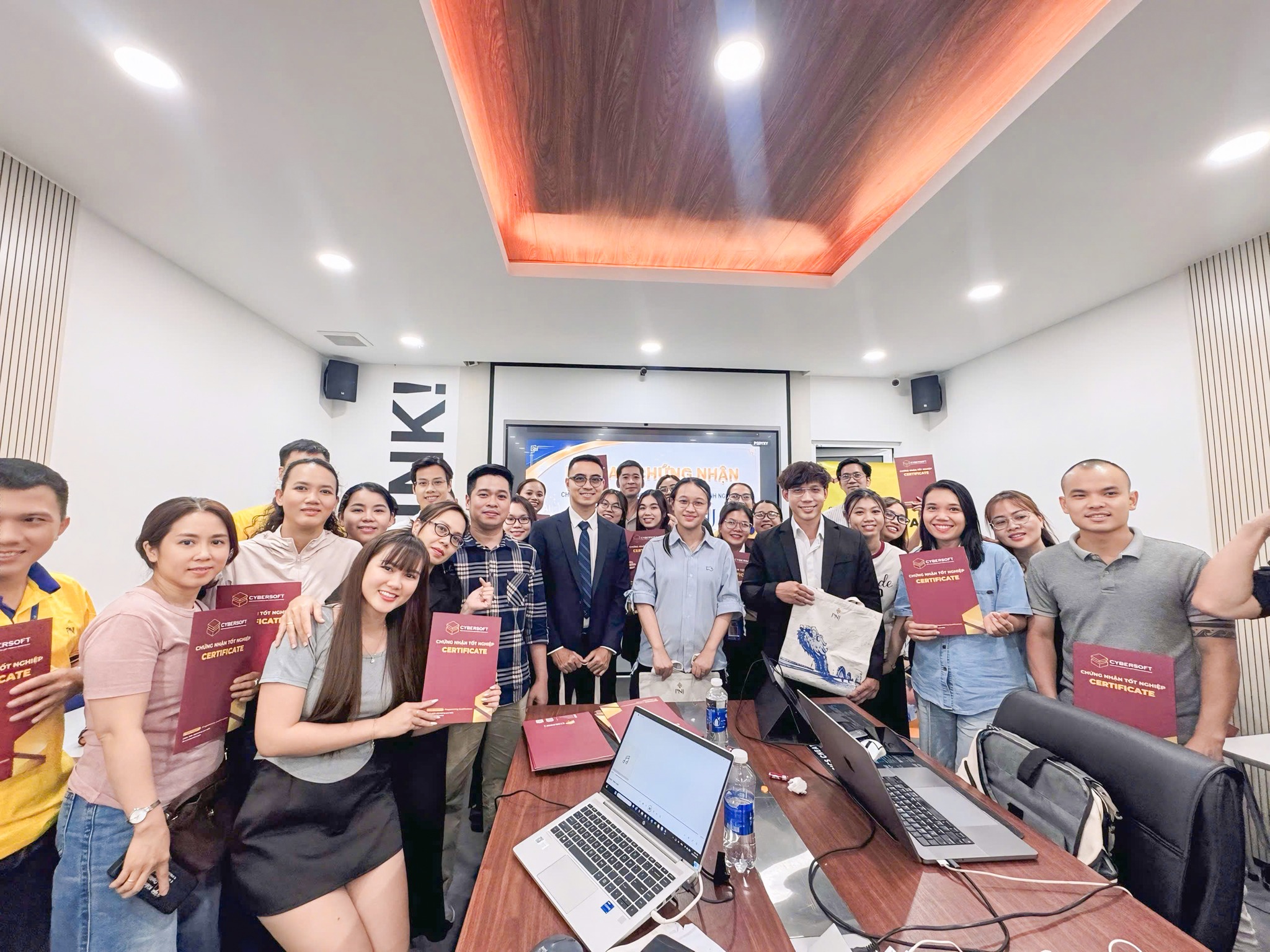 CyberSoft - Đào tạo Ứng dụng AI Văn phòng Facebook ad