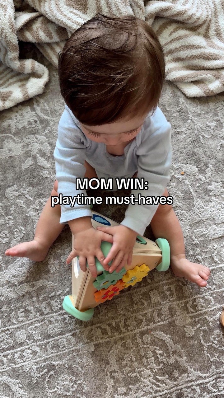KiwiCo Facebook ad: major motherhood win: you find the coolest most…