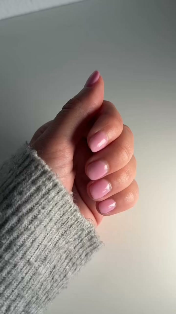 Ongle24 Facebook ad: Des ongles de pro, même pour les débutantes!