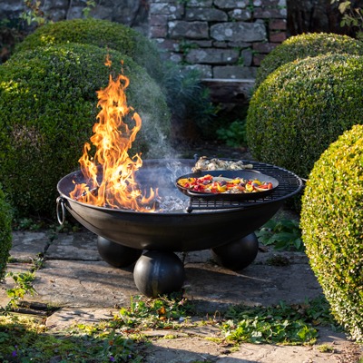 FirepitsUK Facebook ad: Fire pits handmade with British steel