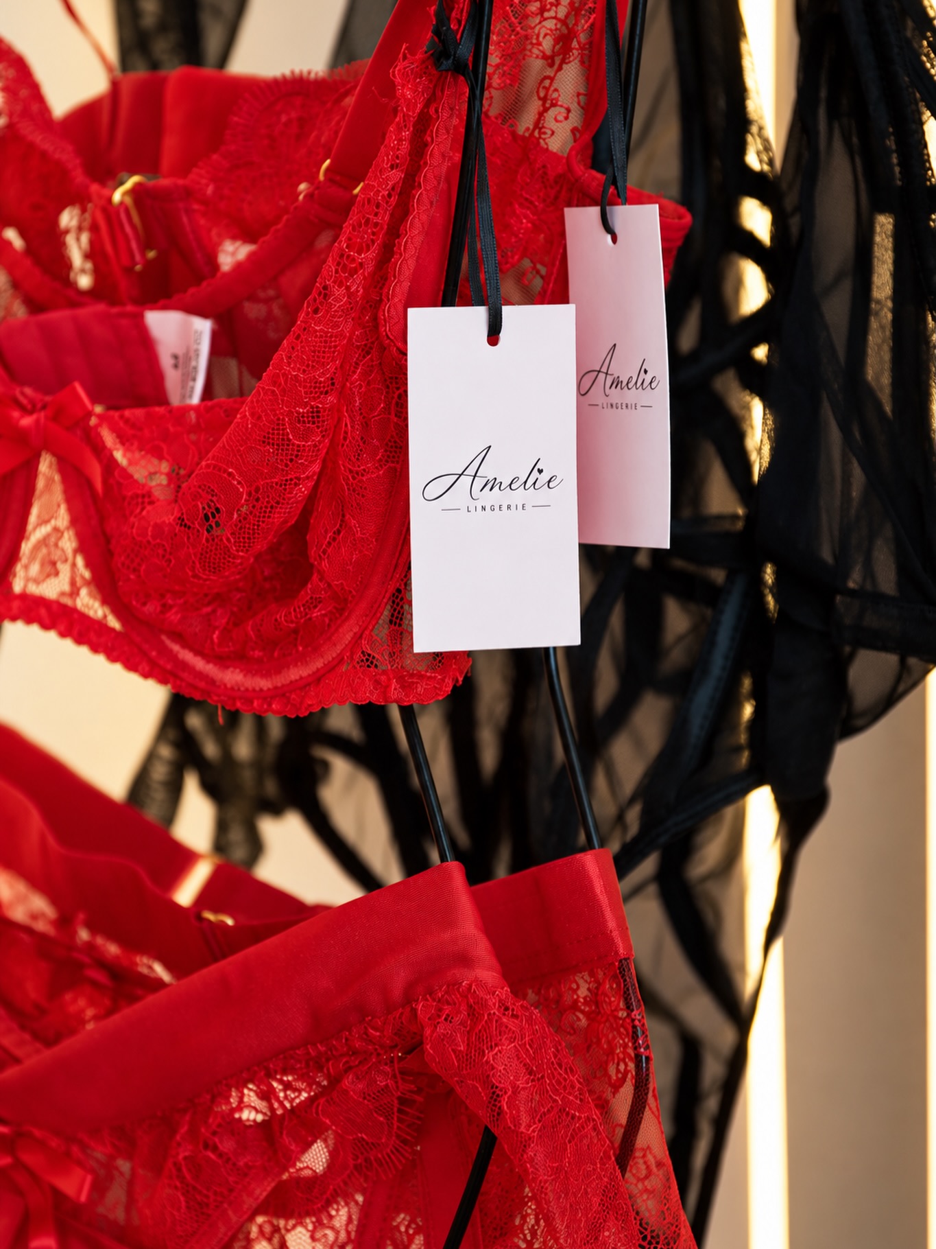 Amelany Lingerie Facebook ad: Hay decisiones que empiezan por cómo querés sentirte…