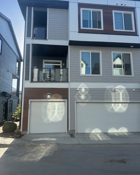 Harjit Dhami Facebook ad: 2 Beds 2.5 Baths Townhouse