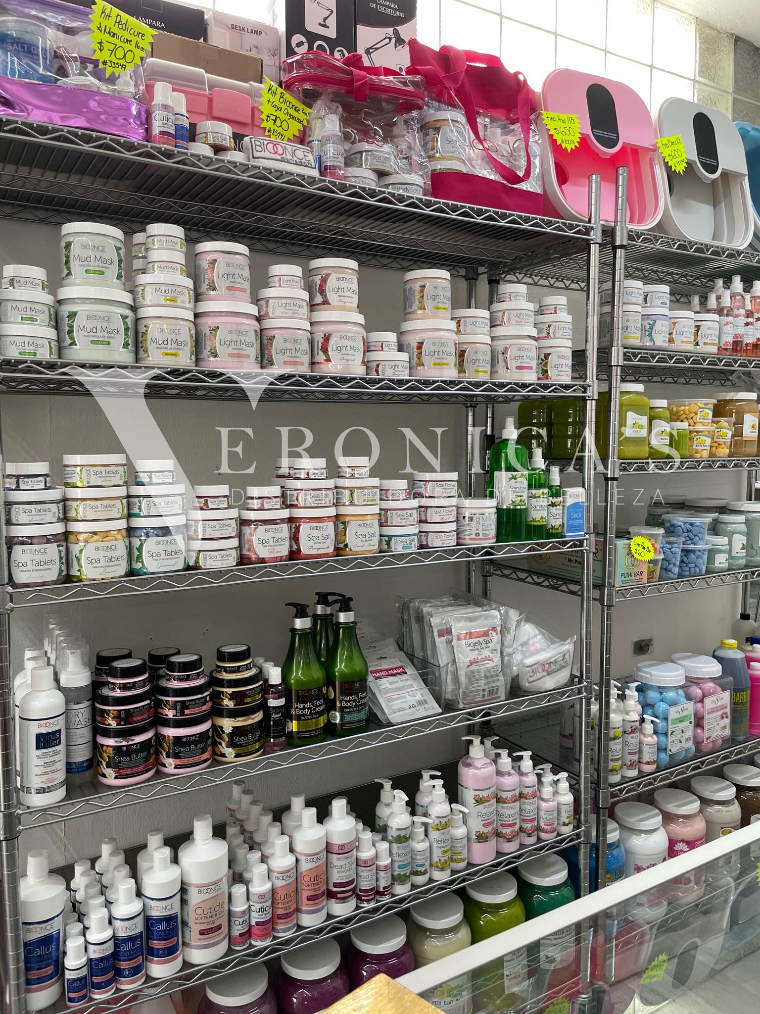 Veronica’s Distribuidora de Belleza Facebook ad