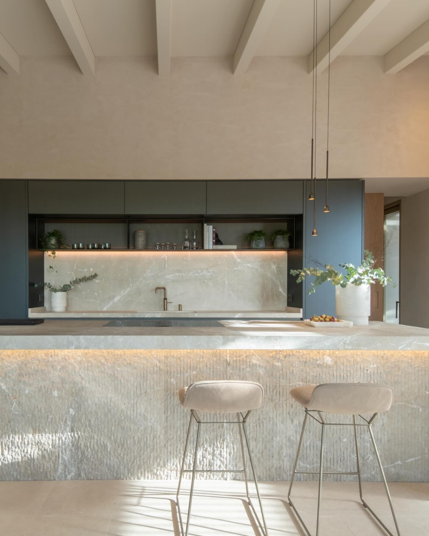 Gunni & Trentino Facebook ad: La cocina @poliform_official define un espacio elegante y…