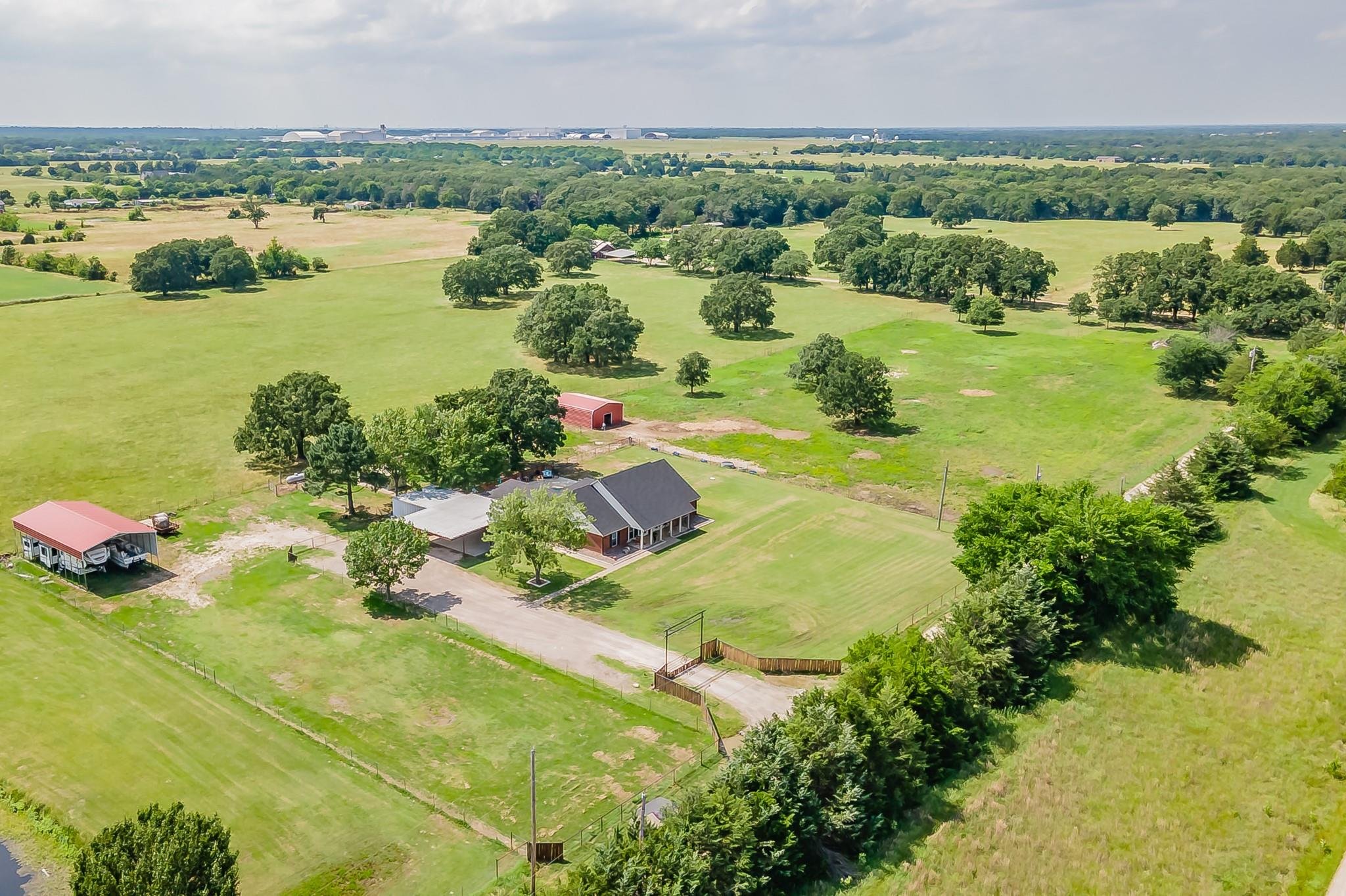 Lisa Davis Facebook ad: 4 Beds 3 Baths House