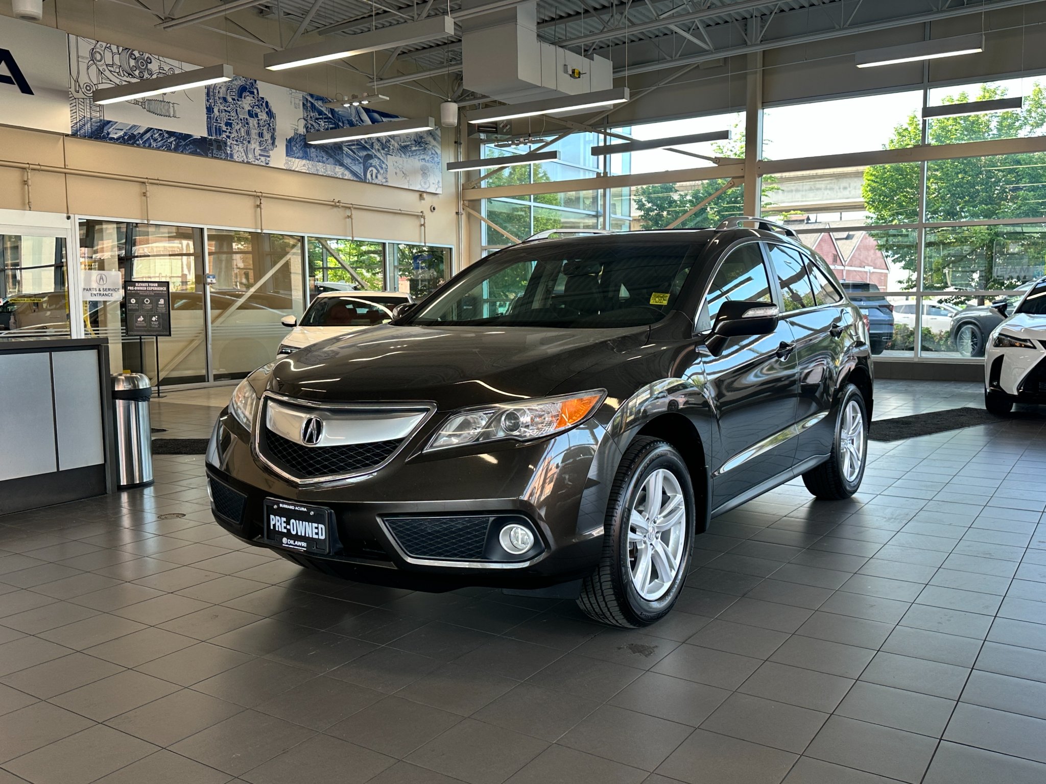 Laya Esmati Facebook ad: 2014 Acura RDX Tech
