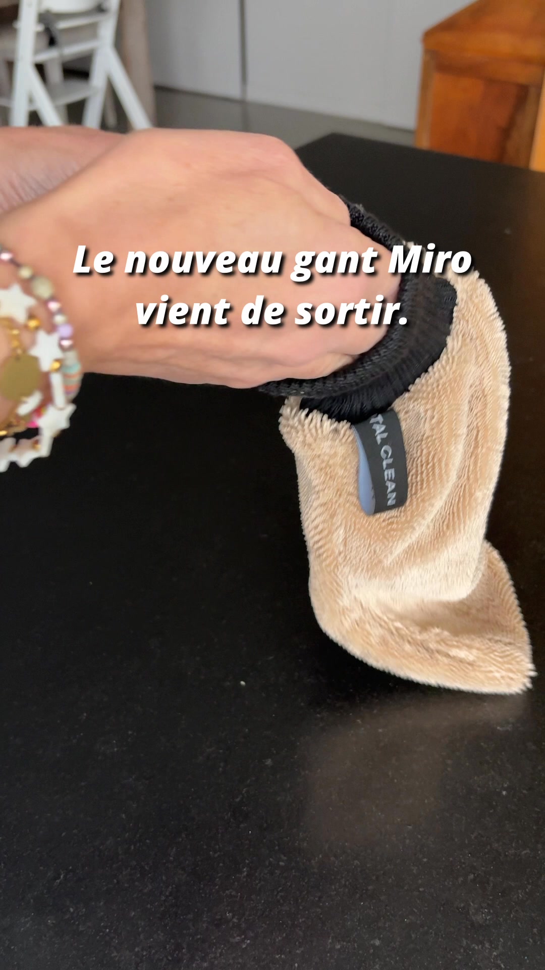 MIRO France Facebook ad: Nettoyez plus vite. Plus simplement. Sans compromis.