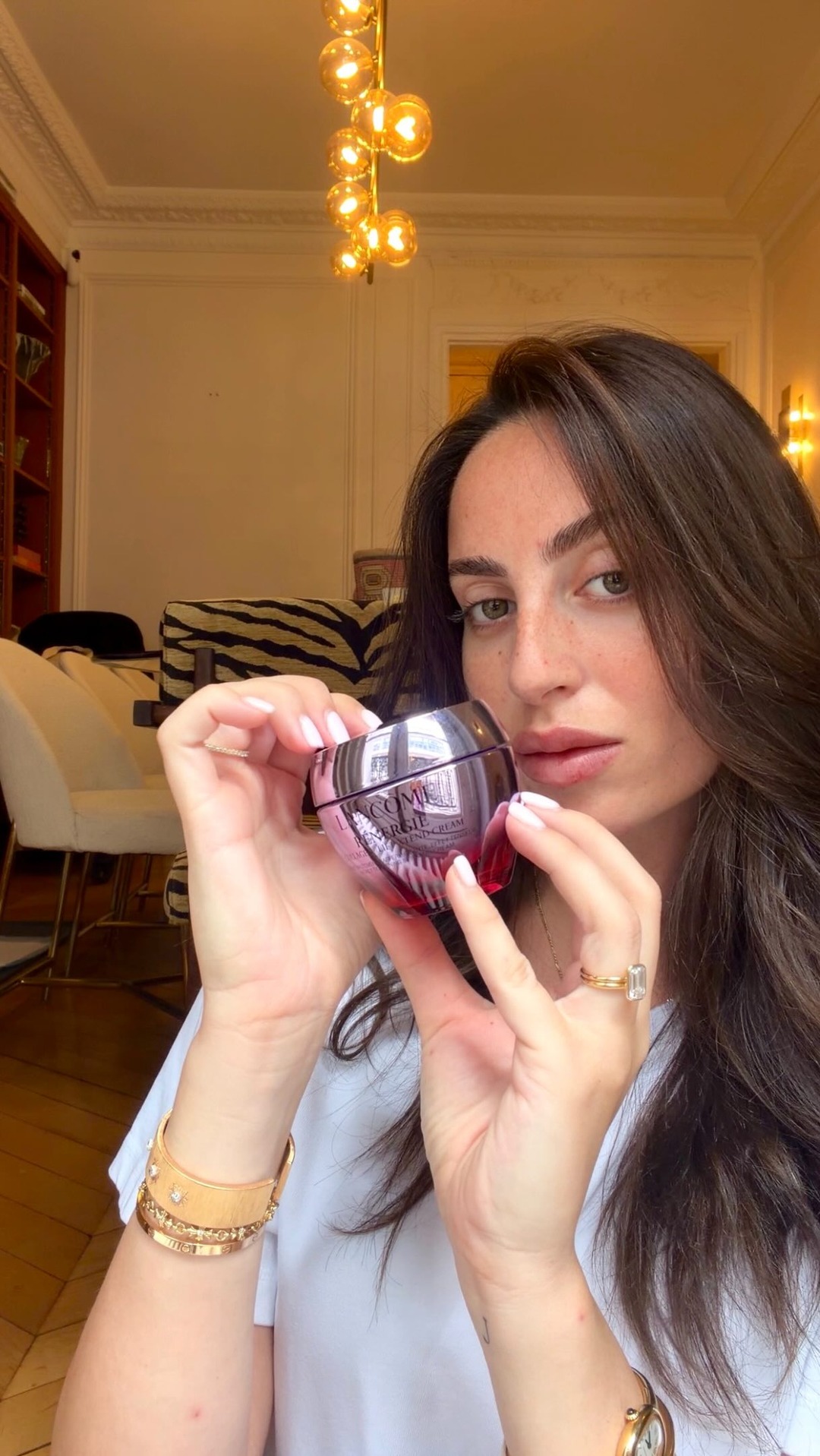 amberben_ Facebook ad: K-beauty et élégance française, dans un seul pot.