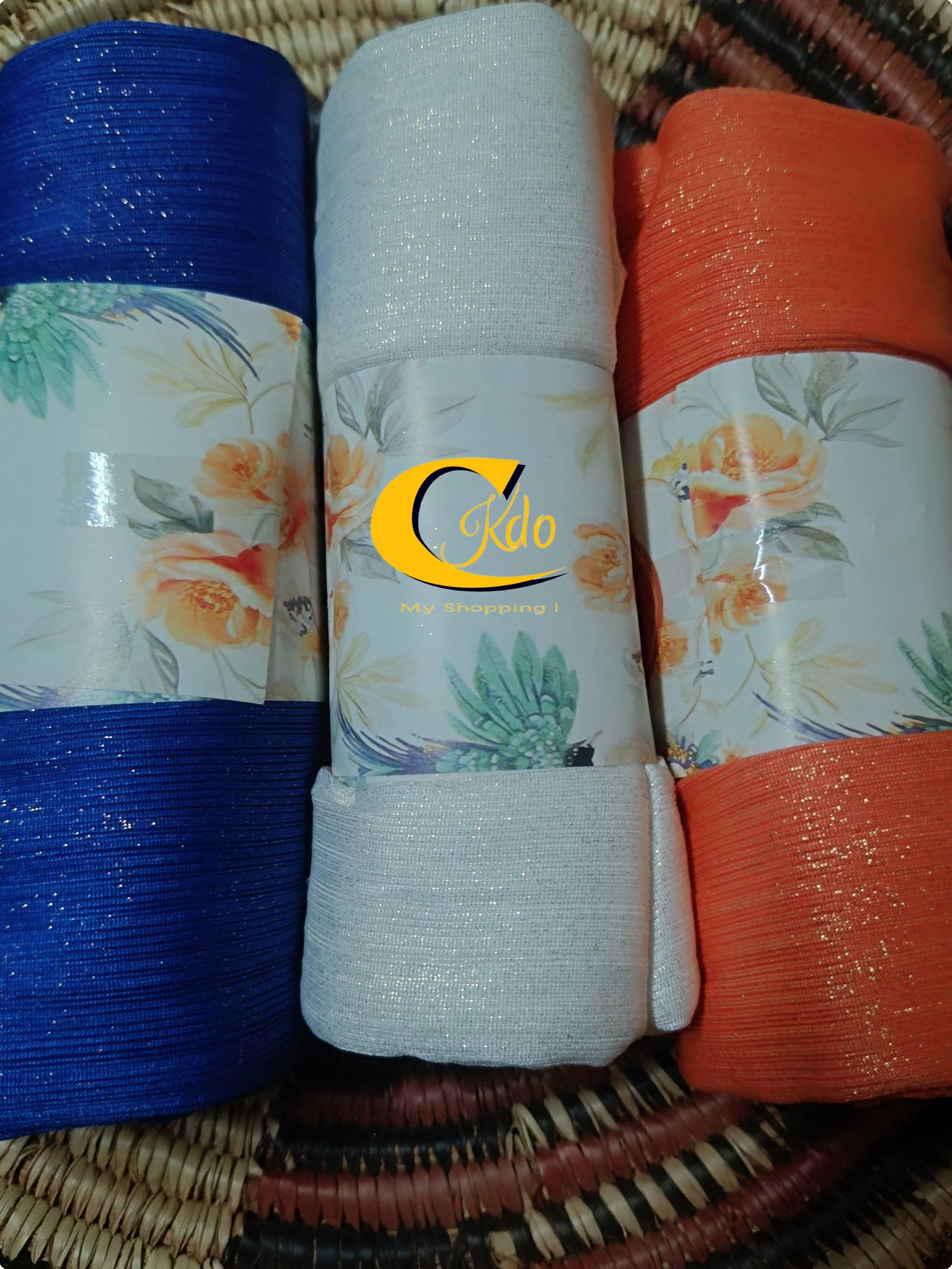 CKDO - C'est cadeau Facebook ad: FOULARDS DE CÉRÉMONIE VIP