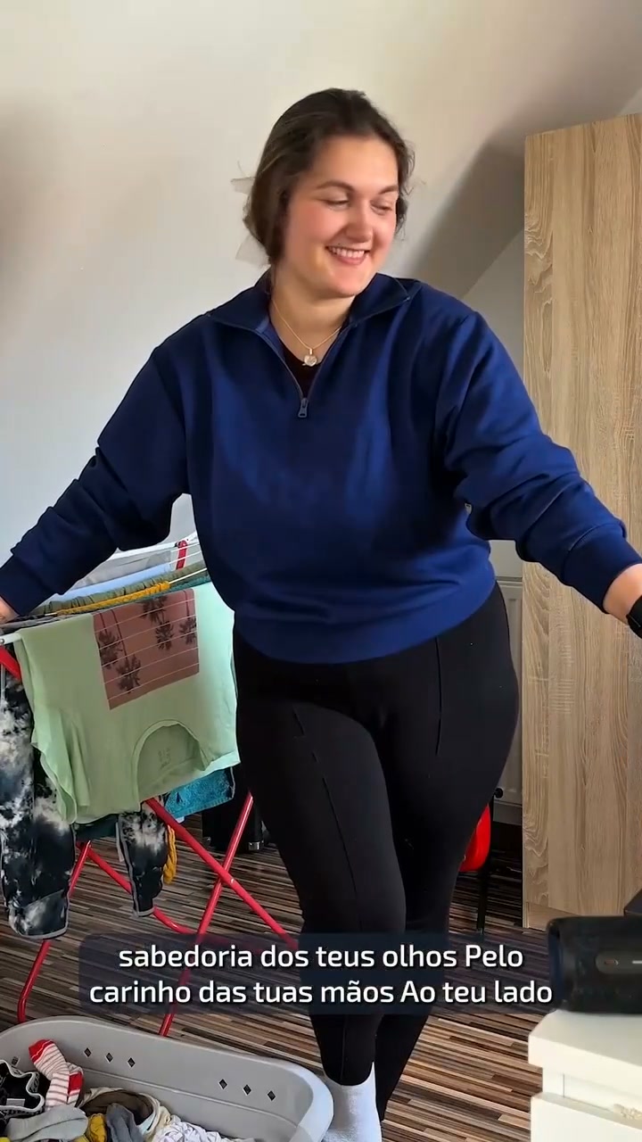 Taleintune Facebook ad: Ela estava apenas a arrumar a roupa num…