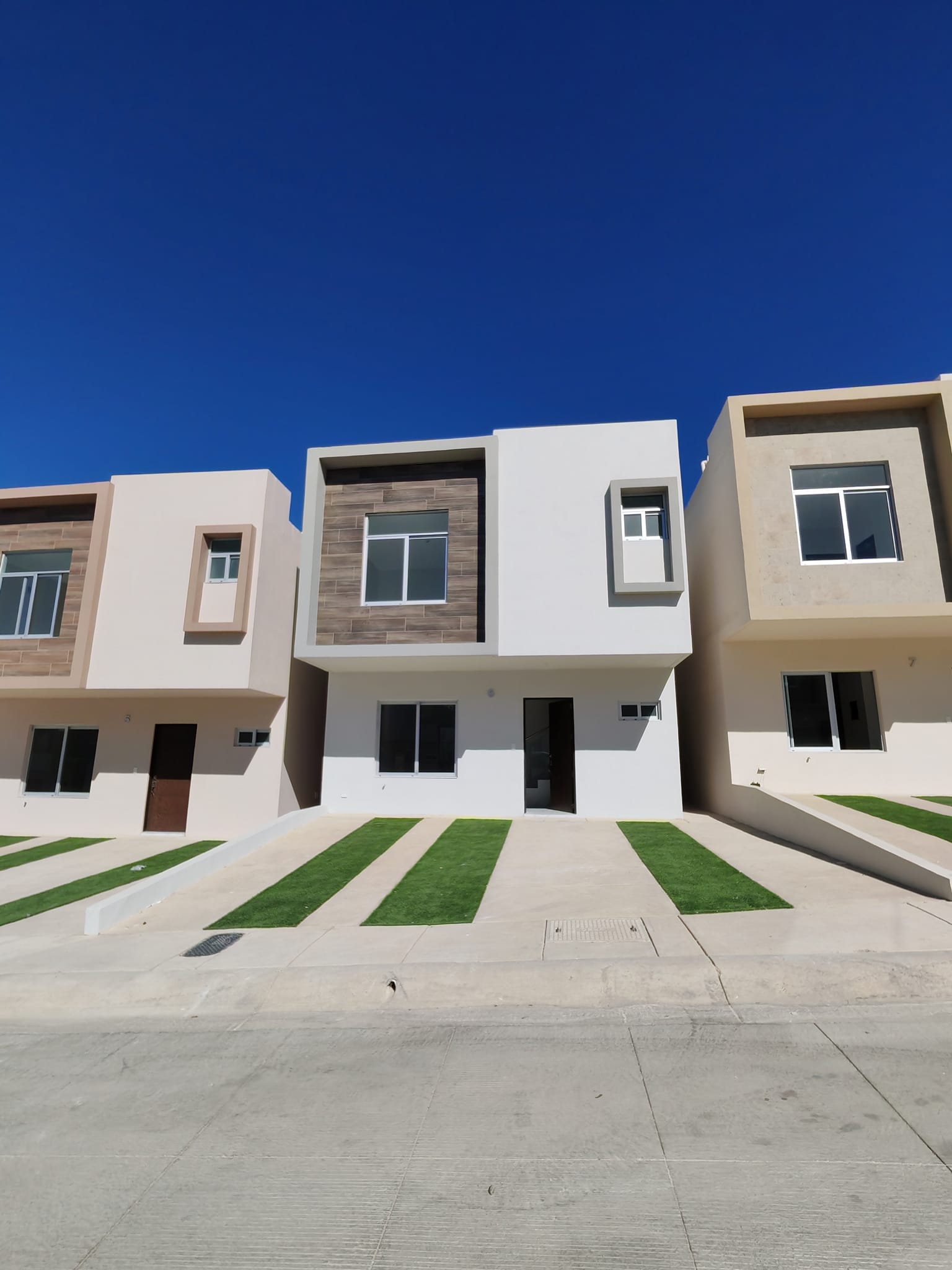 Isaura Lopez Real Estate Facebook ad: Si eres derechohabiente de INFONAVIT debes tener en…