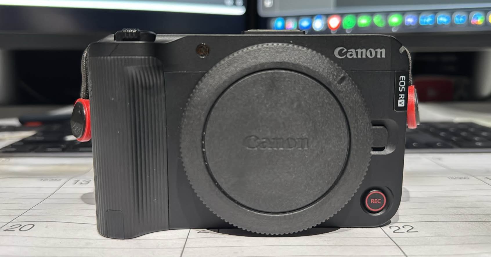 Francisco Alvarez Facebook ad: Canon R50V
