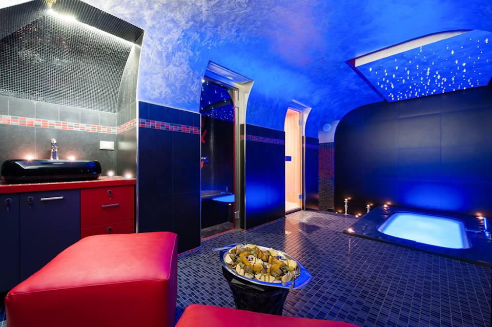 Vanity SPA Facebook ad: Chat With Us
