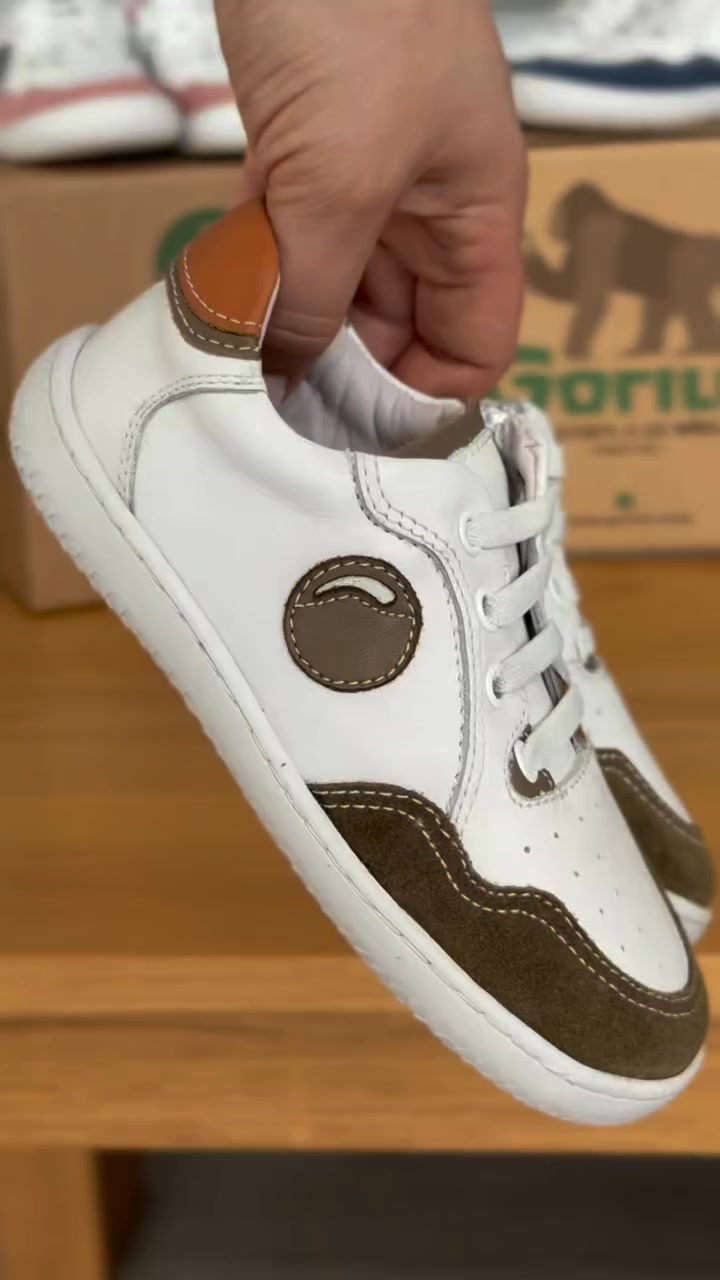 Gorila Shoes Facebook ad: Adaptado al pie de tus hijos