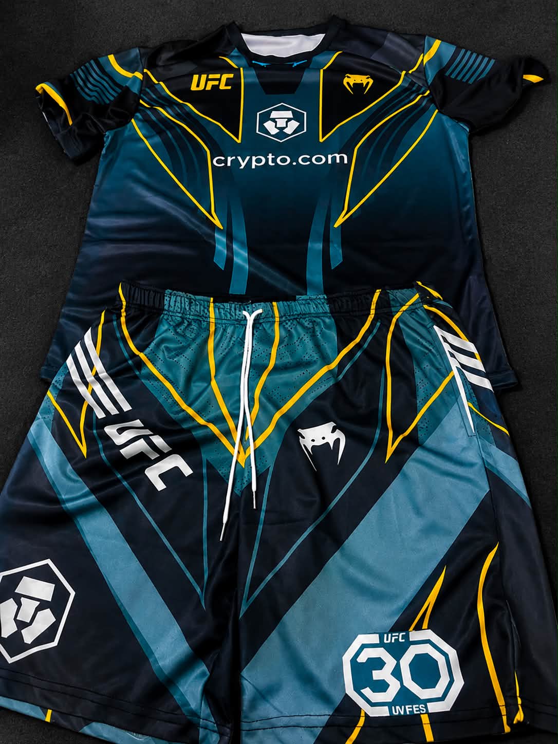 Pépite Pour Sportif Facebook ad: TENUES D’ENTRAÎNEMENT IMPRIMÉES, STYLE UFC x VENUM