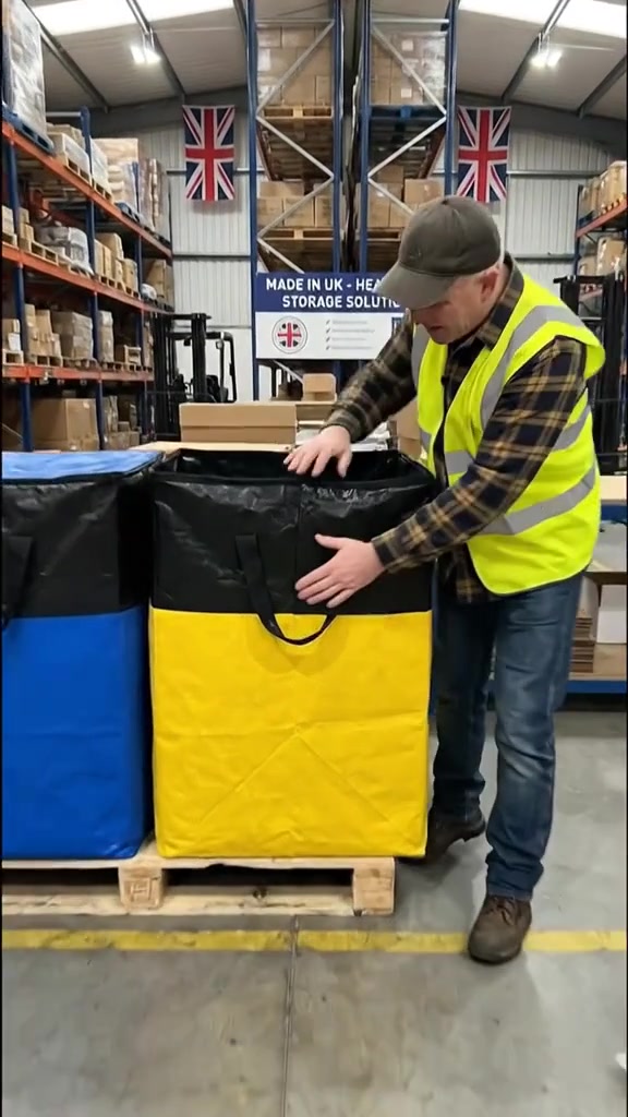 Boomforing Facebook ad: Extra-large heavy-duty storage bag, perfect for moving…