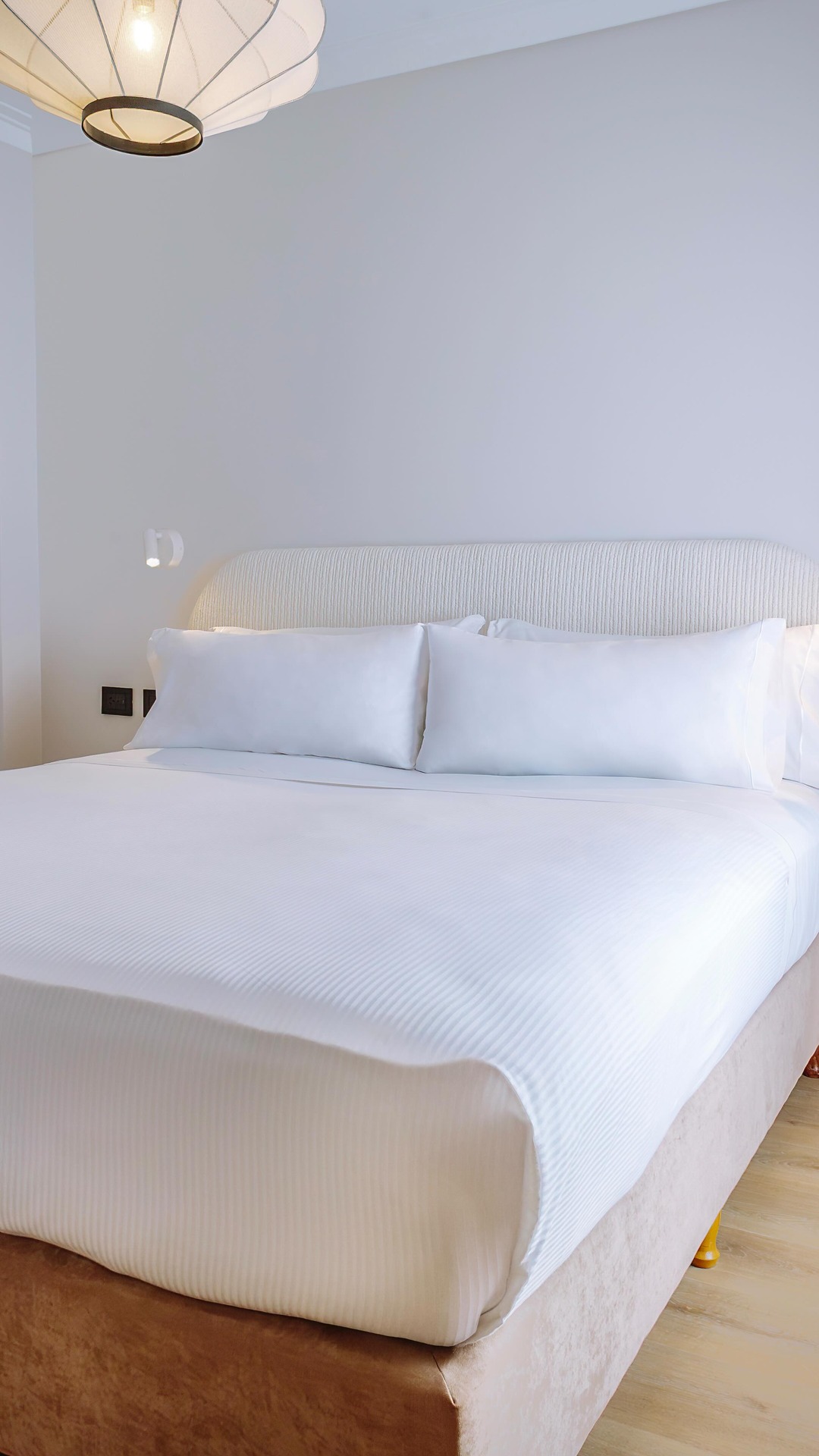 Hotel Iruña Facebook ad: Una nueva forma de vivir Hotel Iruña
