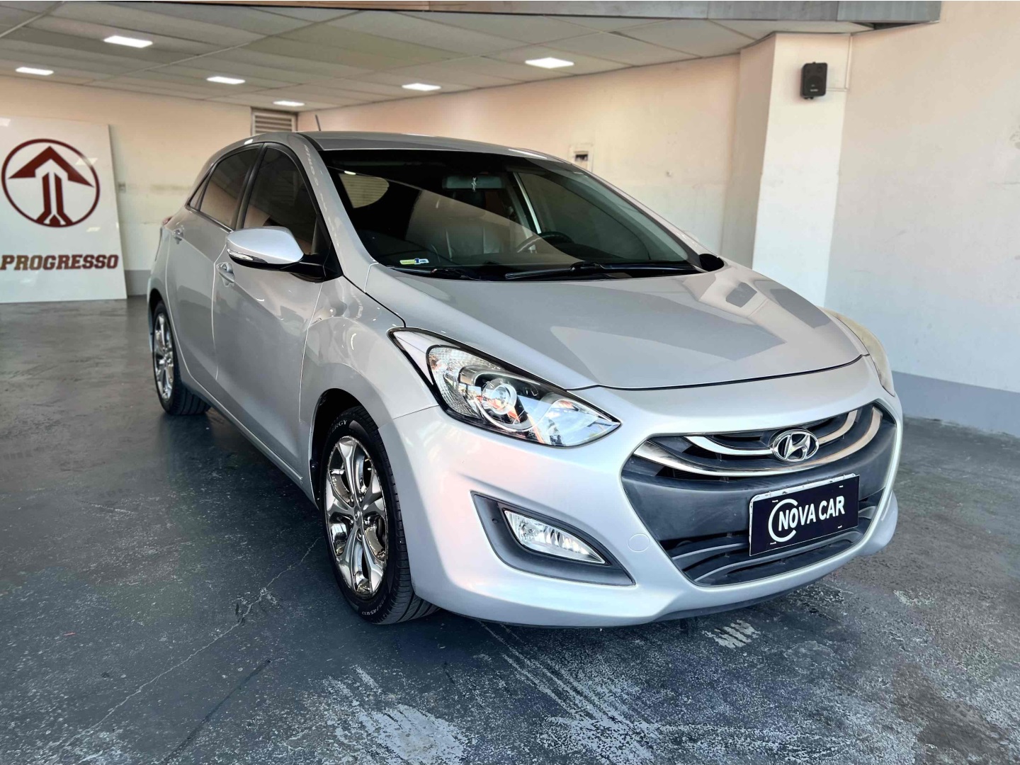 Nova Car seminovos Facebook ad: HYUNDAI I30 1.8 AT.