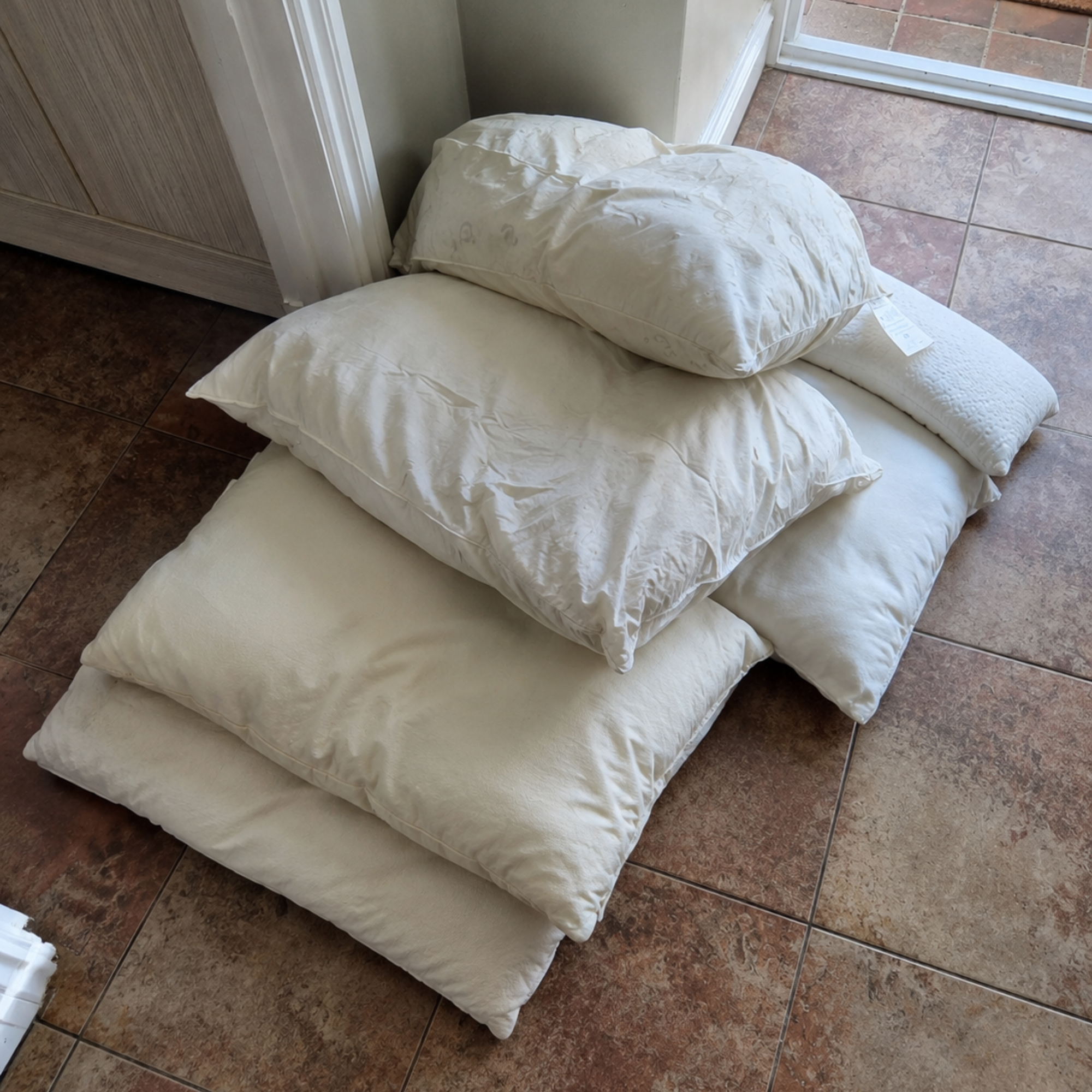 Michelle Harris Facebook ad: The Weird Pillow In Our 5-Star Airbnb