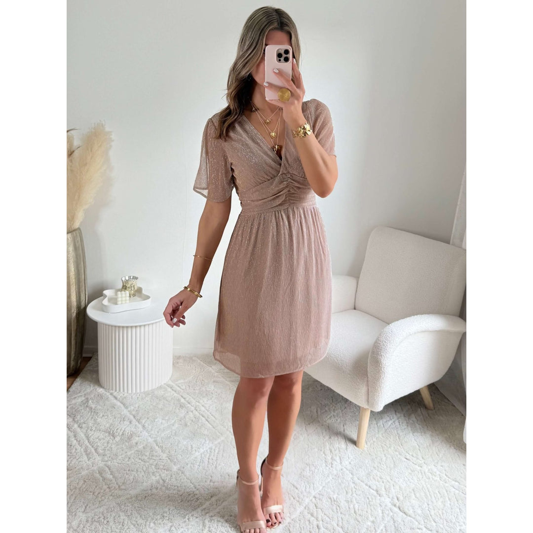 easy-dressing.fr Facebook ad: Enfin des robes pensées pour toutes les silhouettes.