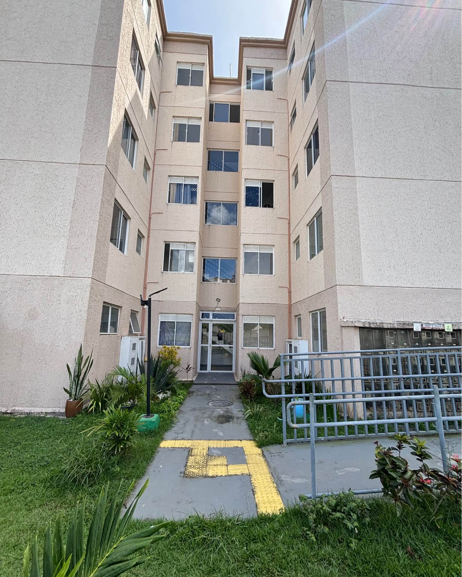 Thiago Santos Facebook ad: 2 quartos 1 banheiro, Apartamento
