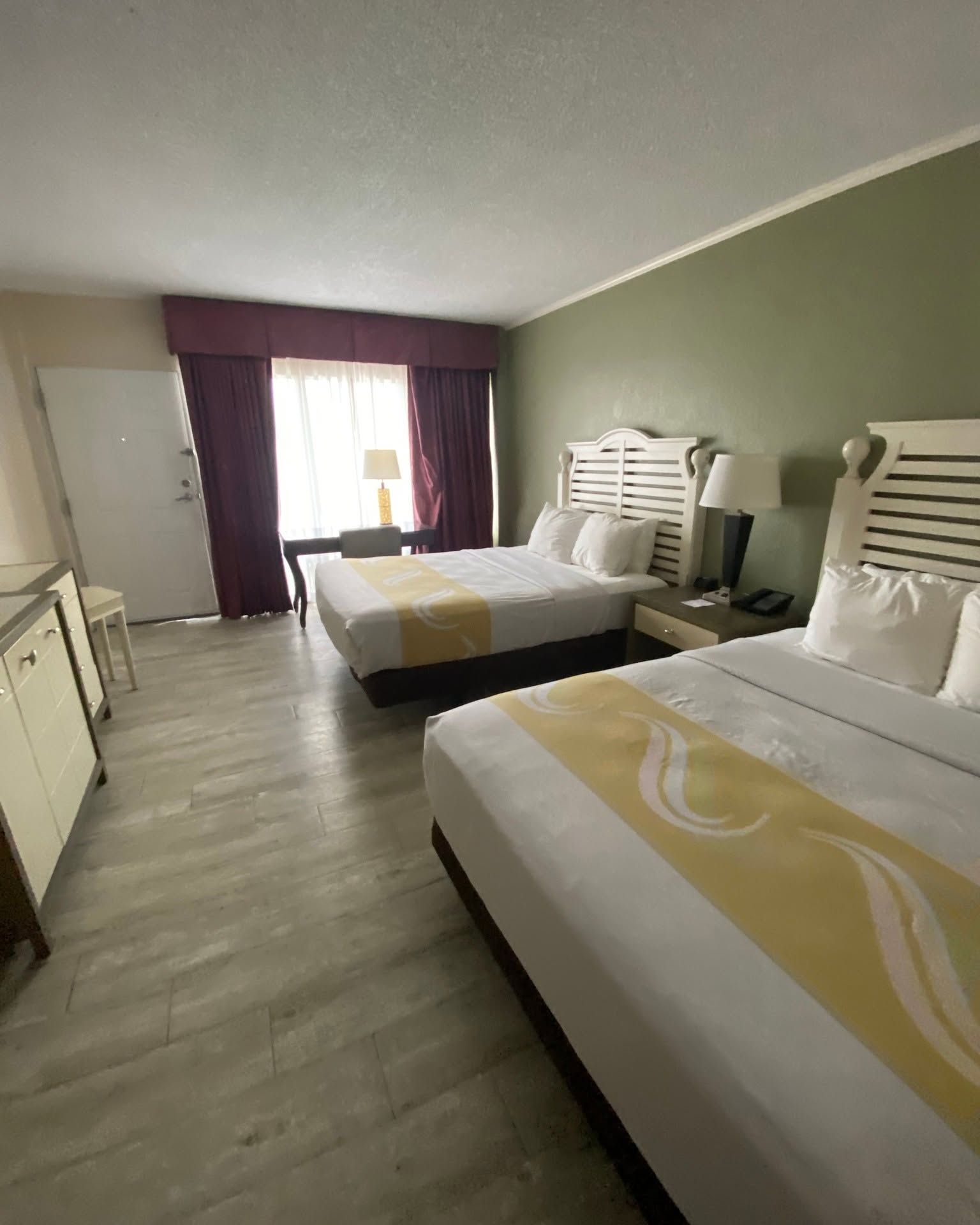 Ross Veller Facebook ad: 1 Bed 1 Bath Apartment