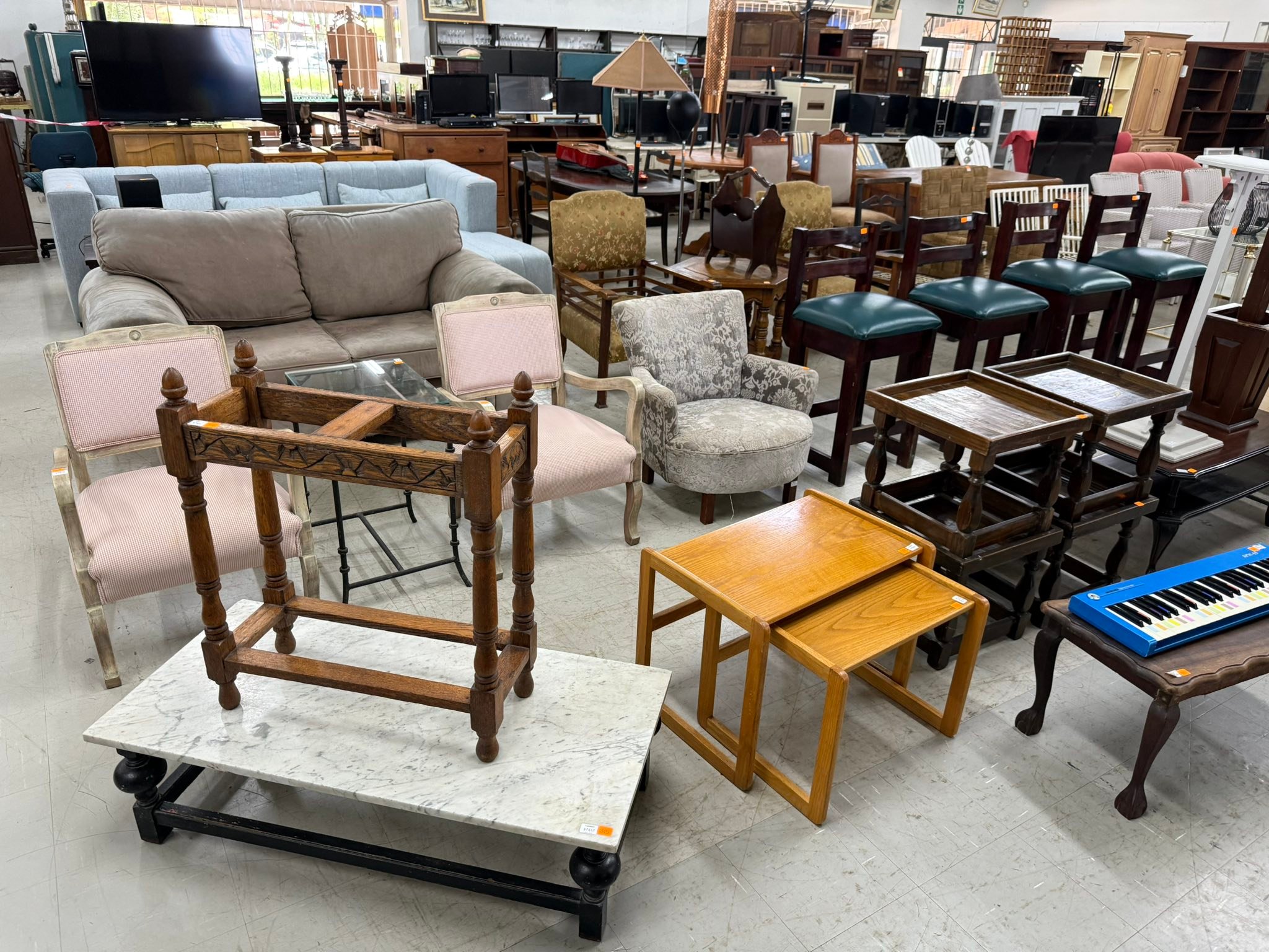Cannons Auctioneers Facebook ad: JOIN US FOR OUR WEEKLY TUESDAY AUCTION