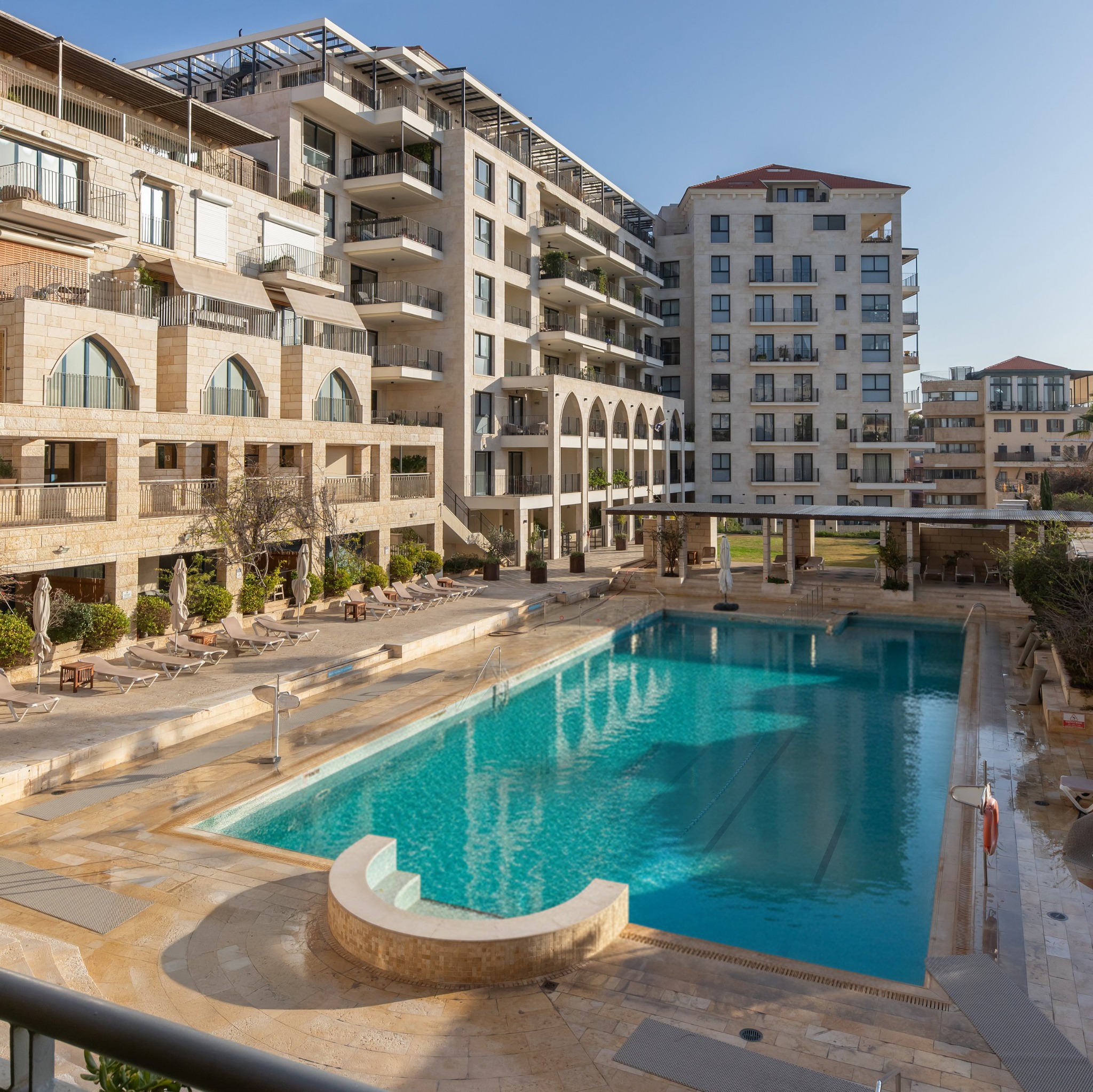 Home Market - הומרקט Facebook ad: דירת 120 מר למכירה באנדרומדה יפו ₪7,500,000