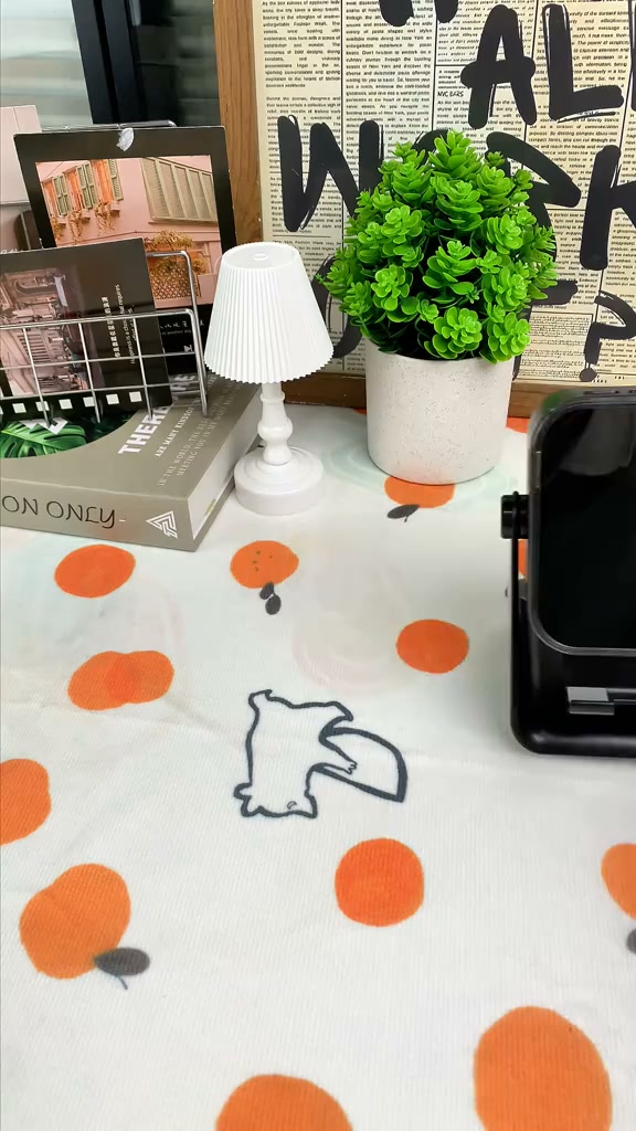 Lalandska WOW Facebook ad: Enceinte sans fil et socle de recharge 5-en-1…