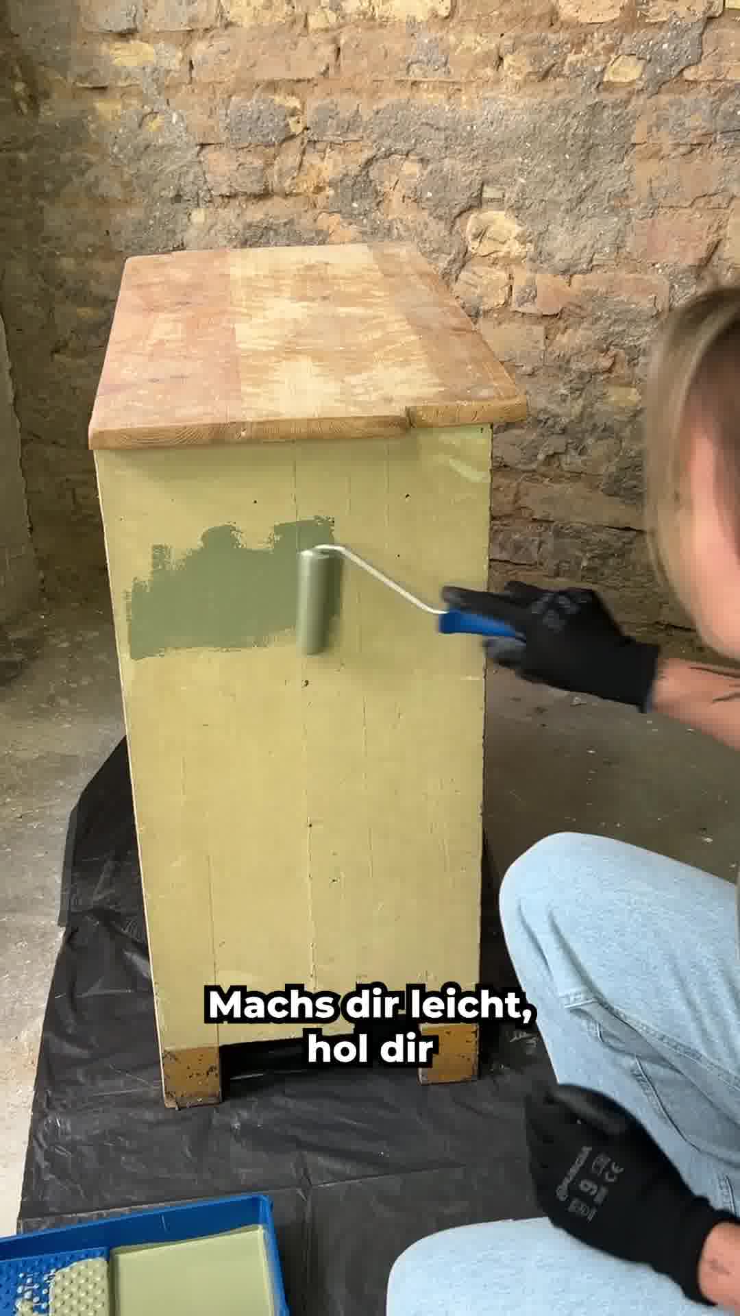 Farben Löwe Facebook ad: über 10.000 glückliche Kunden